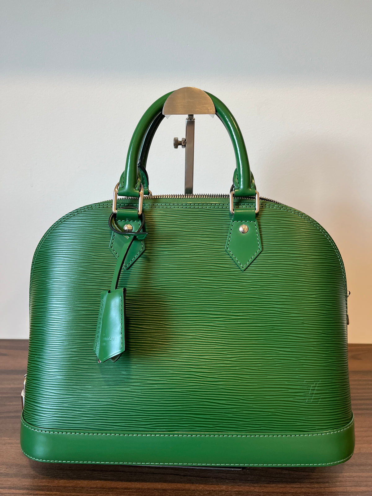 Louis Vuitton Alma PM Piel Epi Verde · Herrajes Plata · con Candado y Clochette