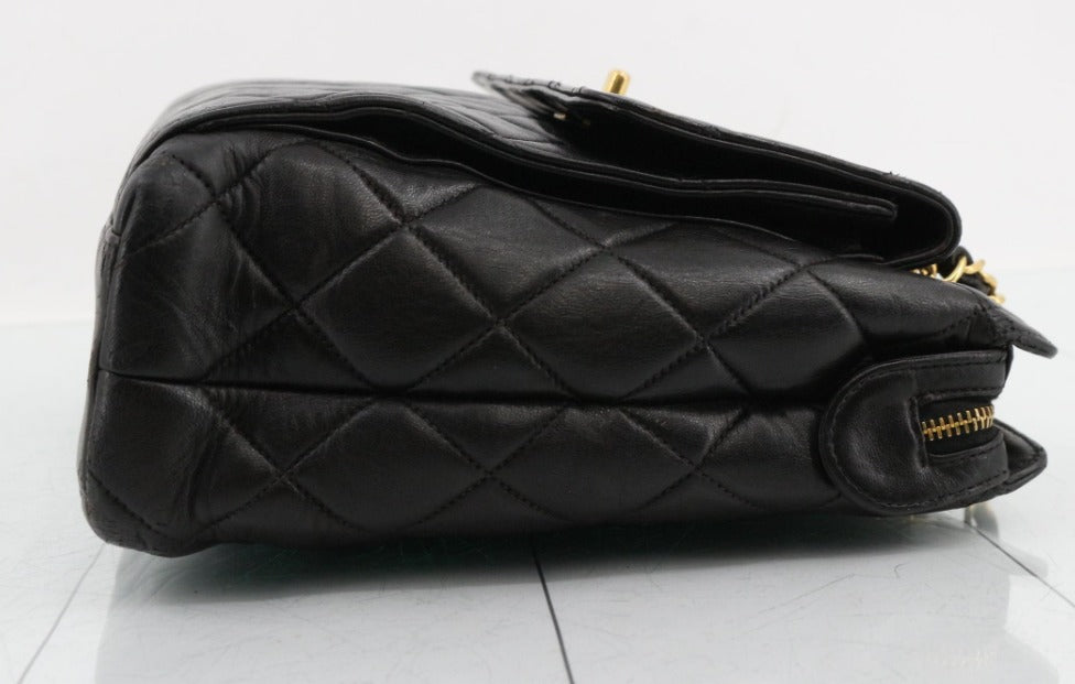 Chanel matelassé turn lock negro piel cordero cadena de hombro