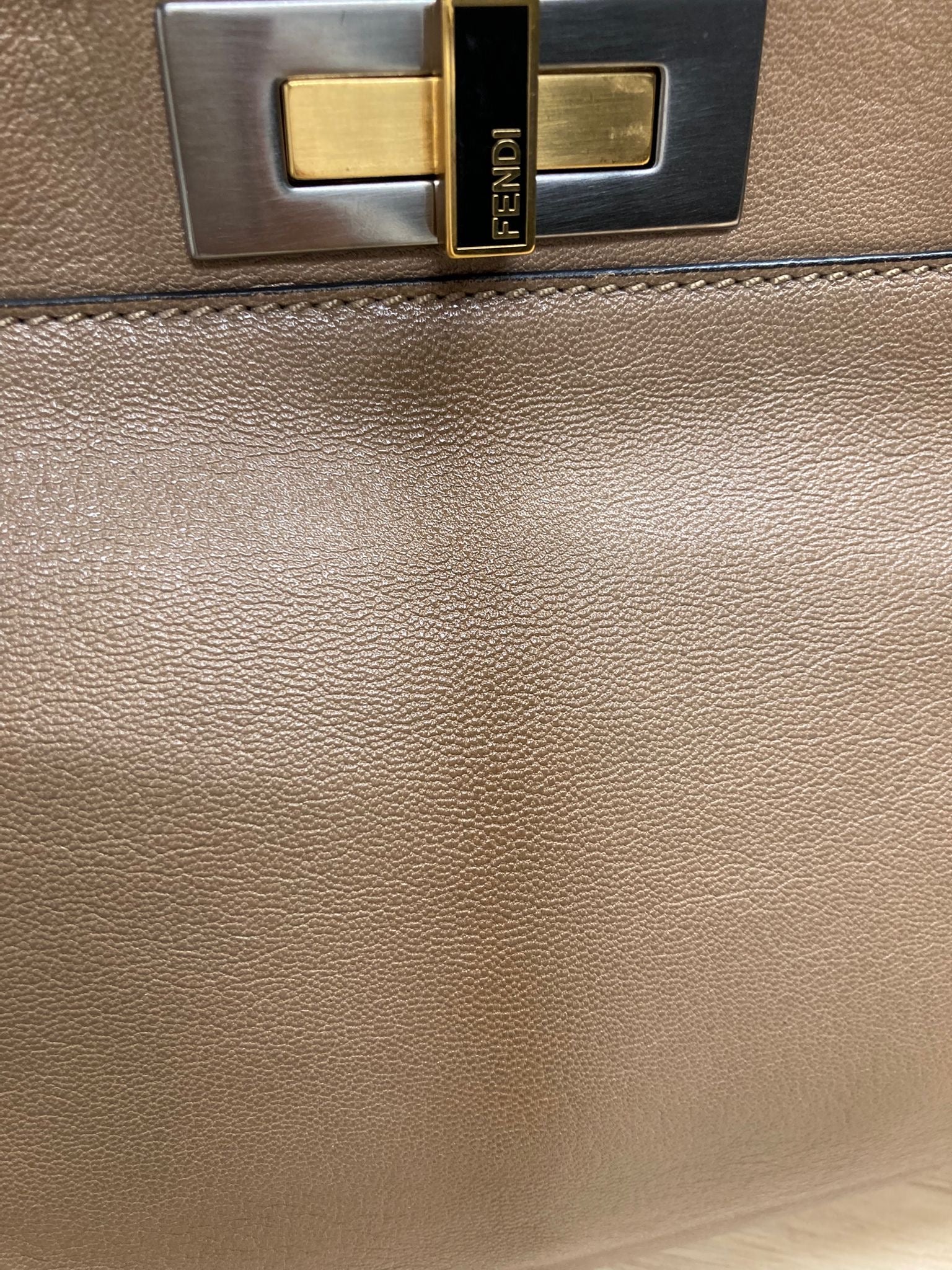Fendi peekaboo Beige topo bandolera mediano