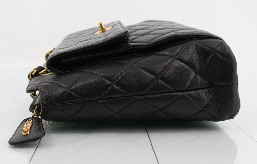 Chanel matelassé turn lock negro piel cordero cadena de hombro