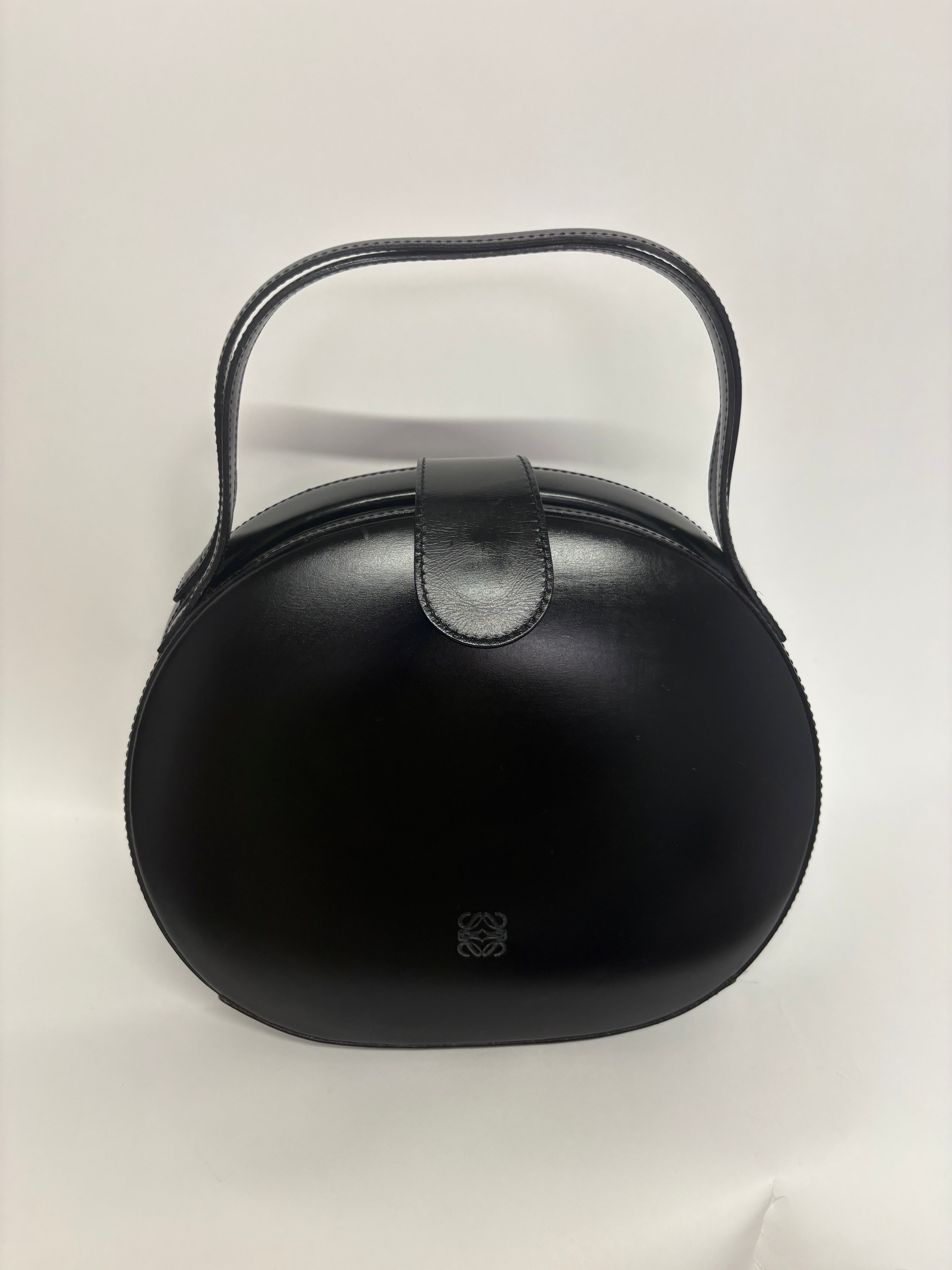 Loewe bombonera negra de mano piel cepillada