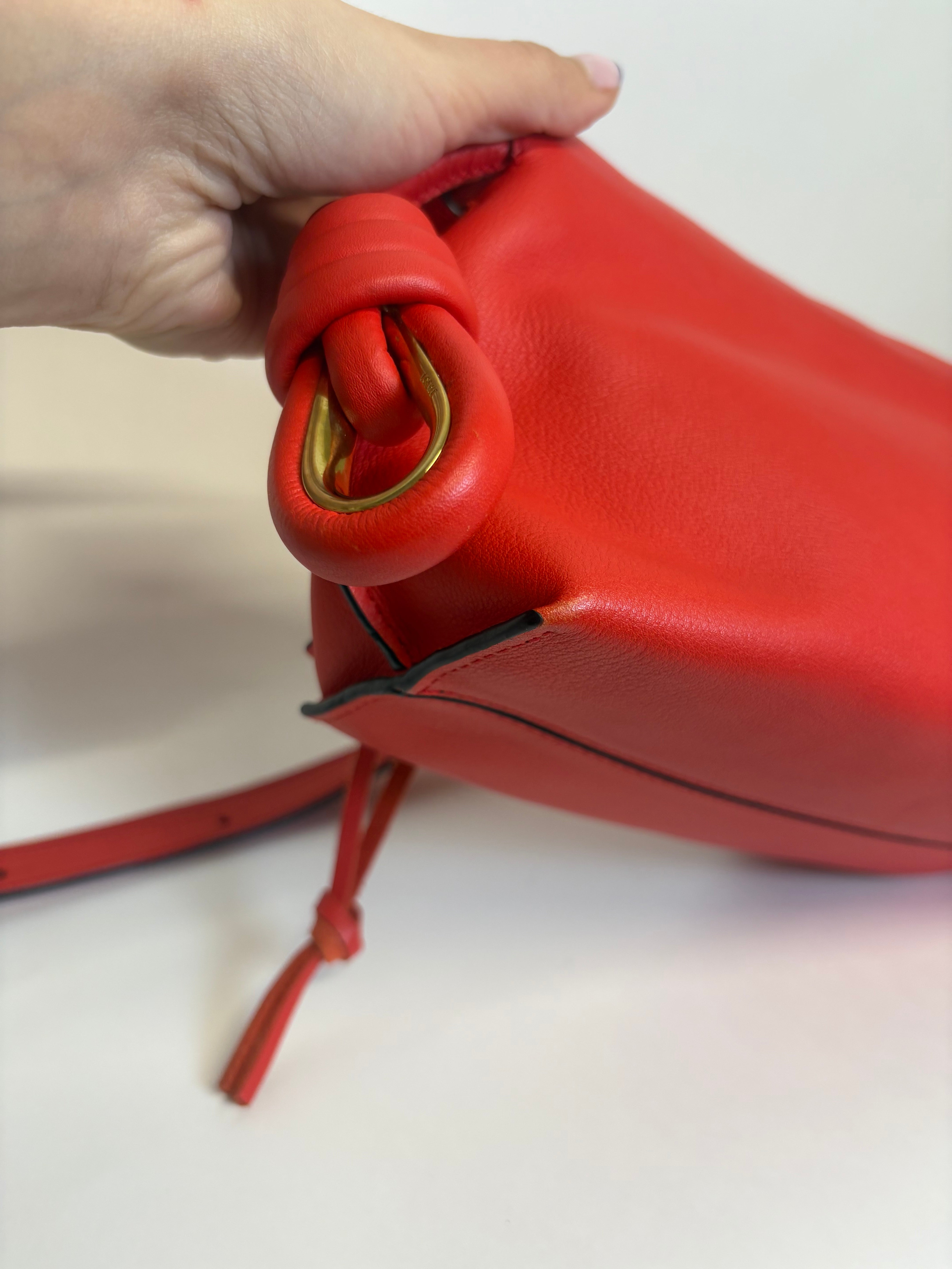Loewe Flamenco Knot Bolso bandolera piel roja