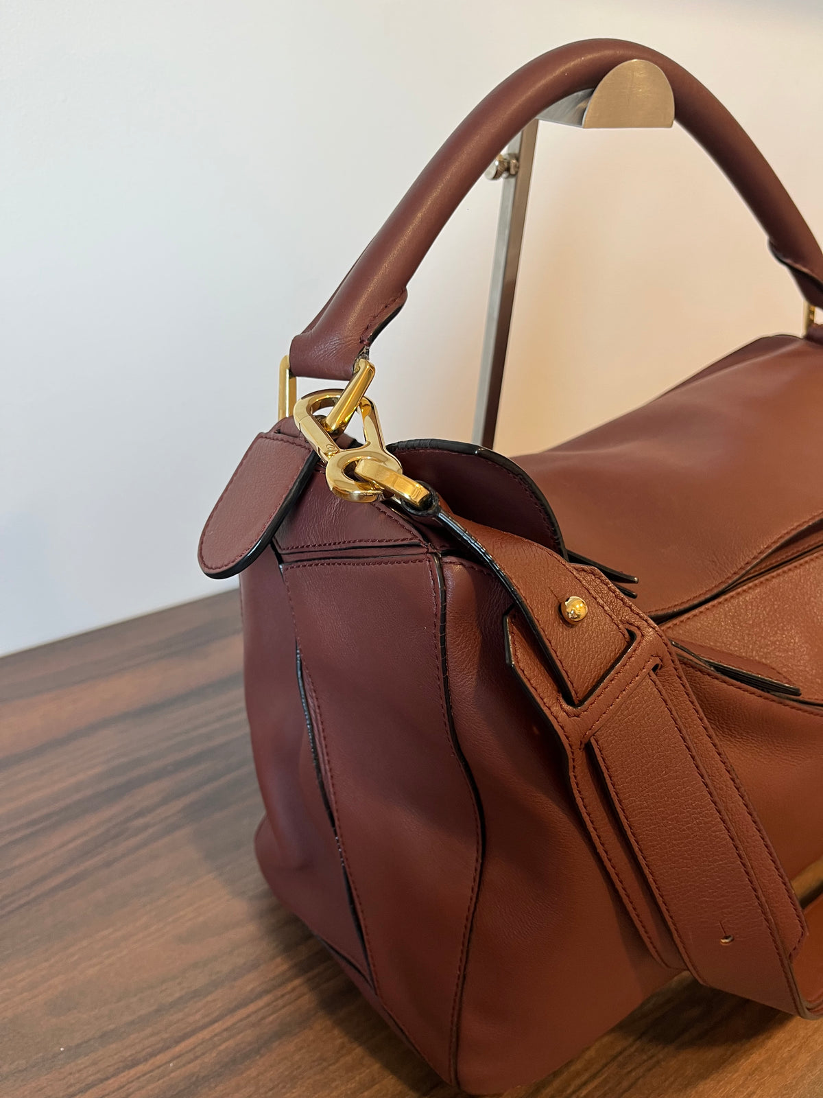 Loewe Puzzle Grande Piel Marrón Oscuro Teja · Herrajes Dorados · con Bandolera