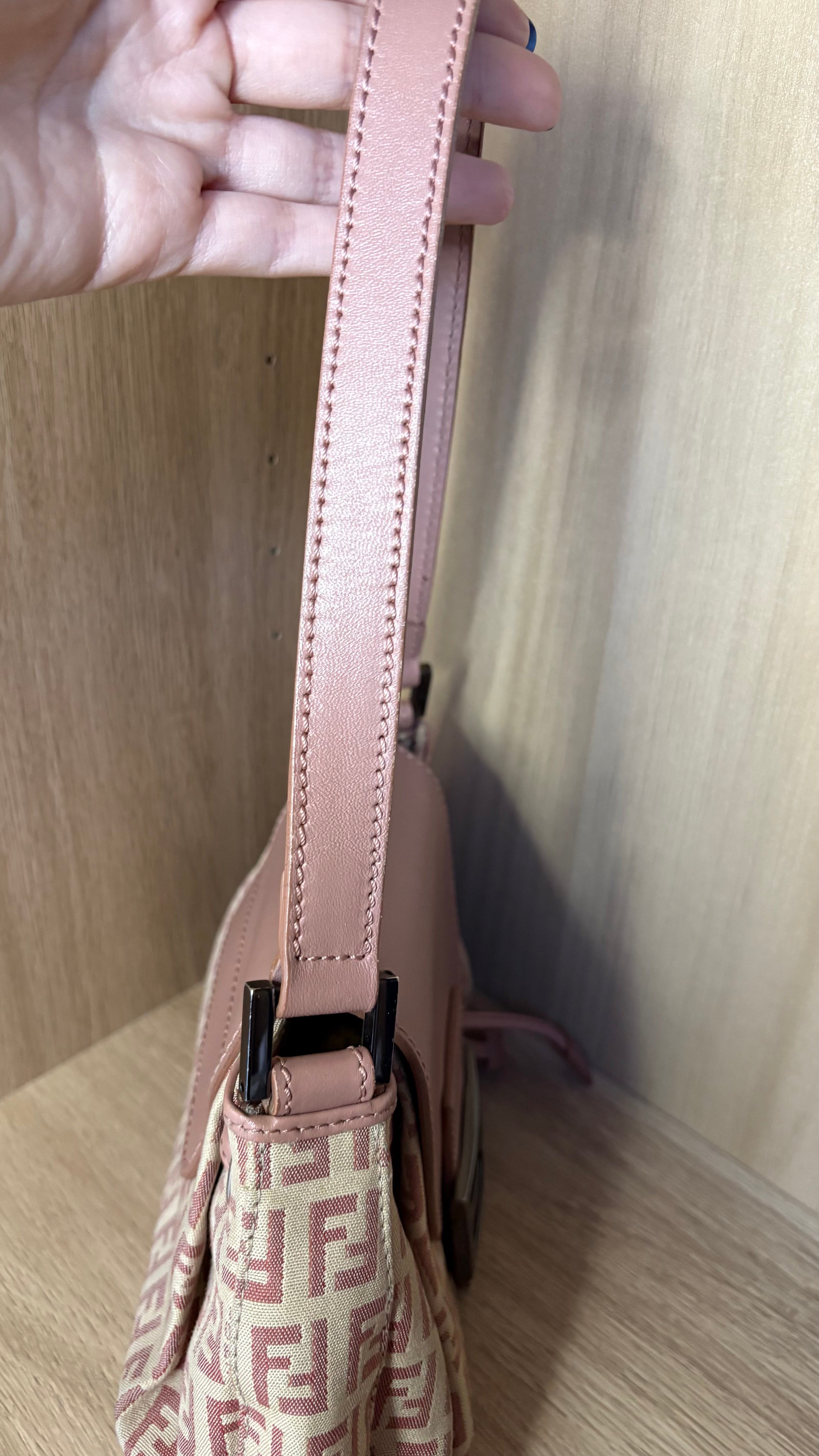 FENDI baguette rosa