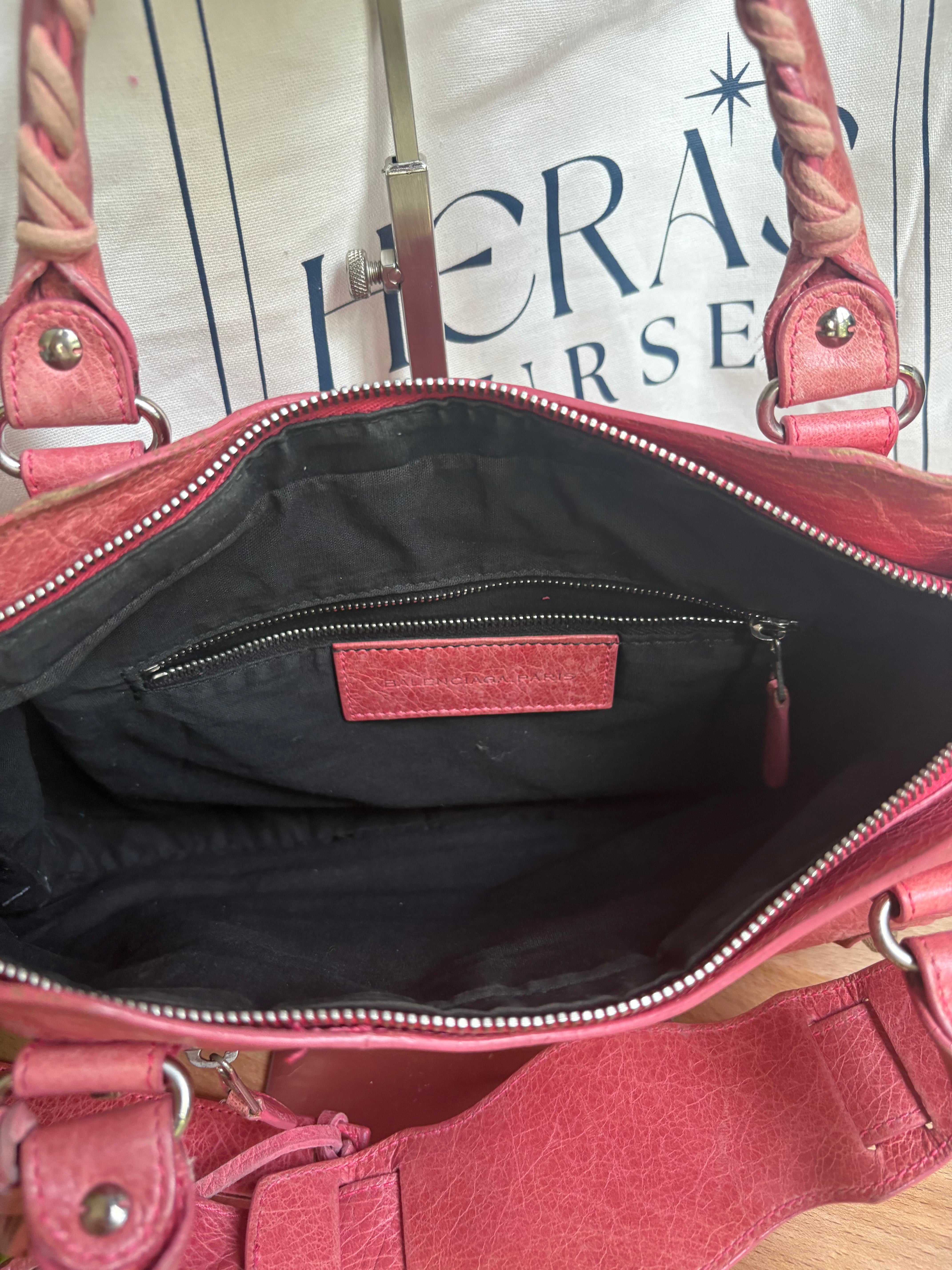Balenciaga Classic City en rosa con bandolera 2WAY