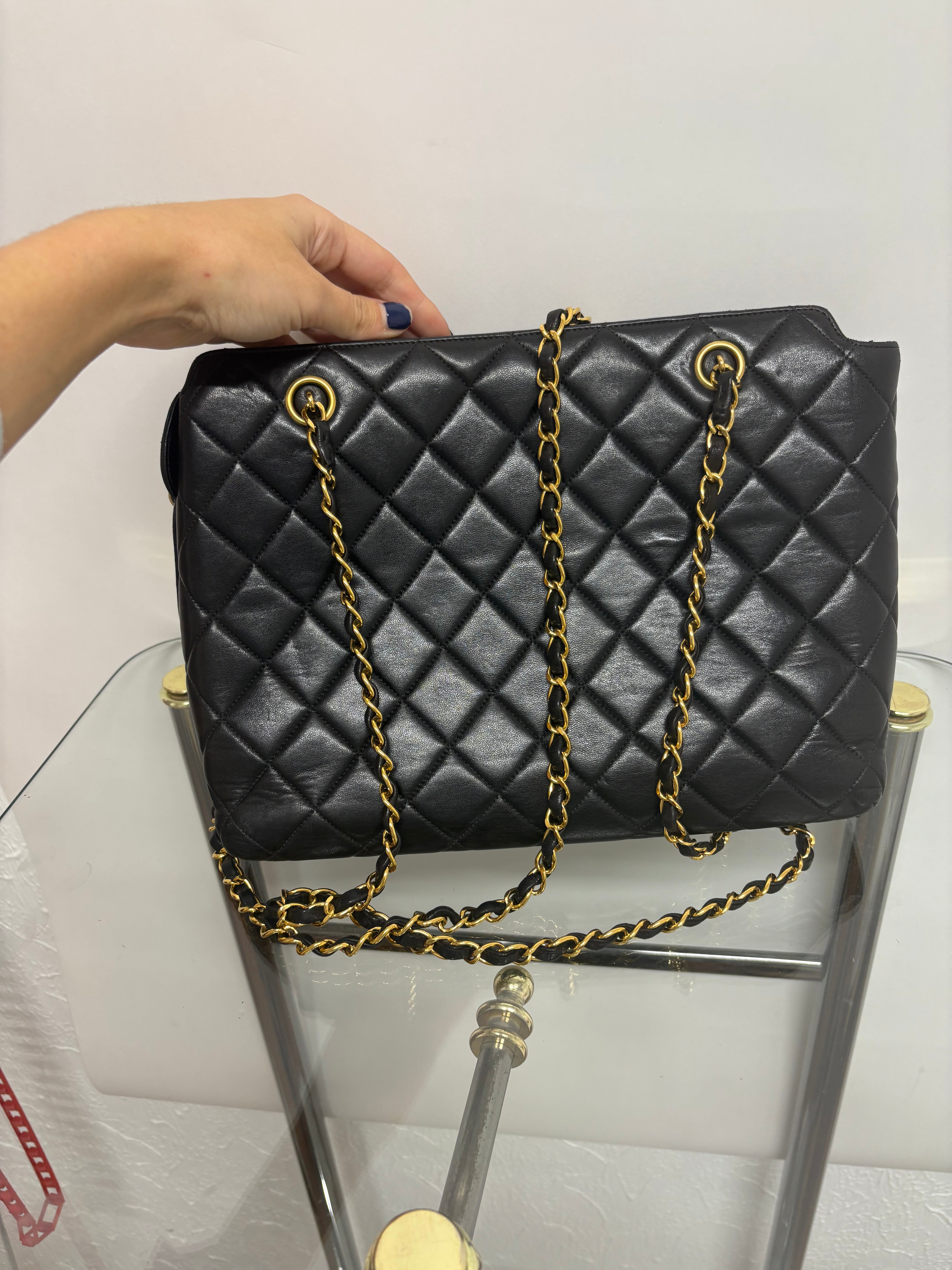 Chanel matelassé turn lock negro piel cordero cadena de hombro