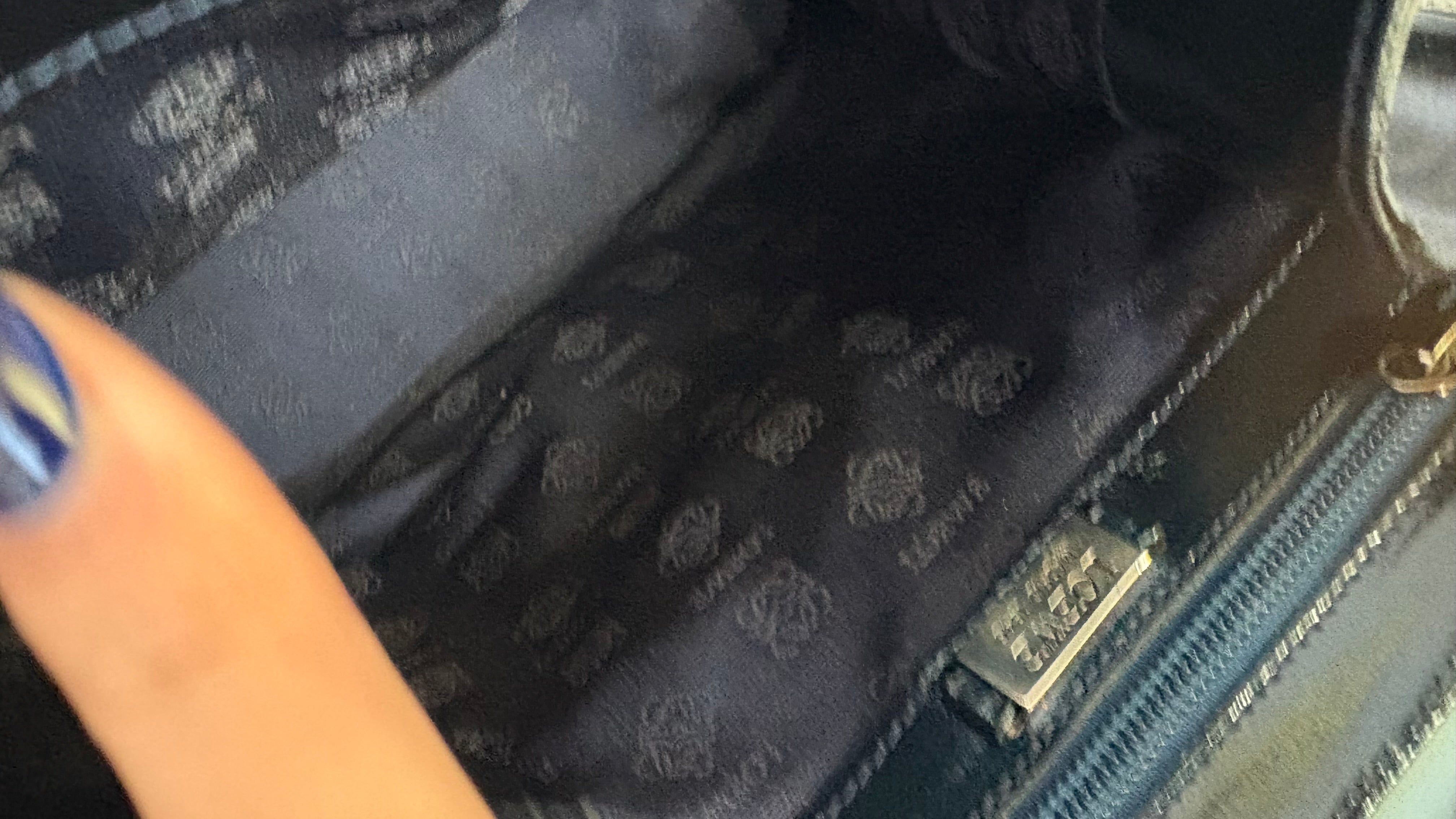 Bolso Loewe Velazquez Twist azul
oscuro/plateado