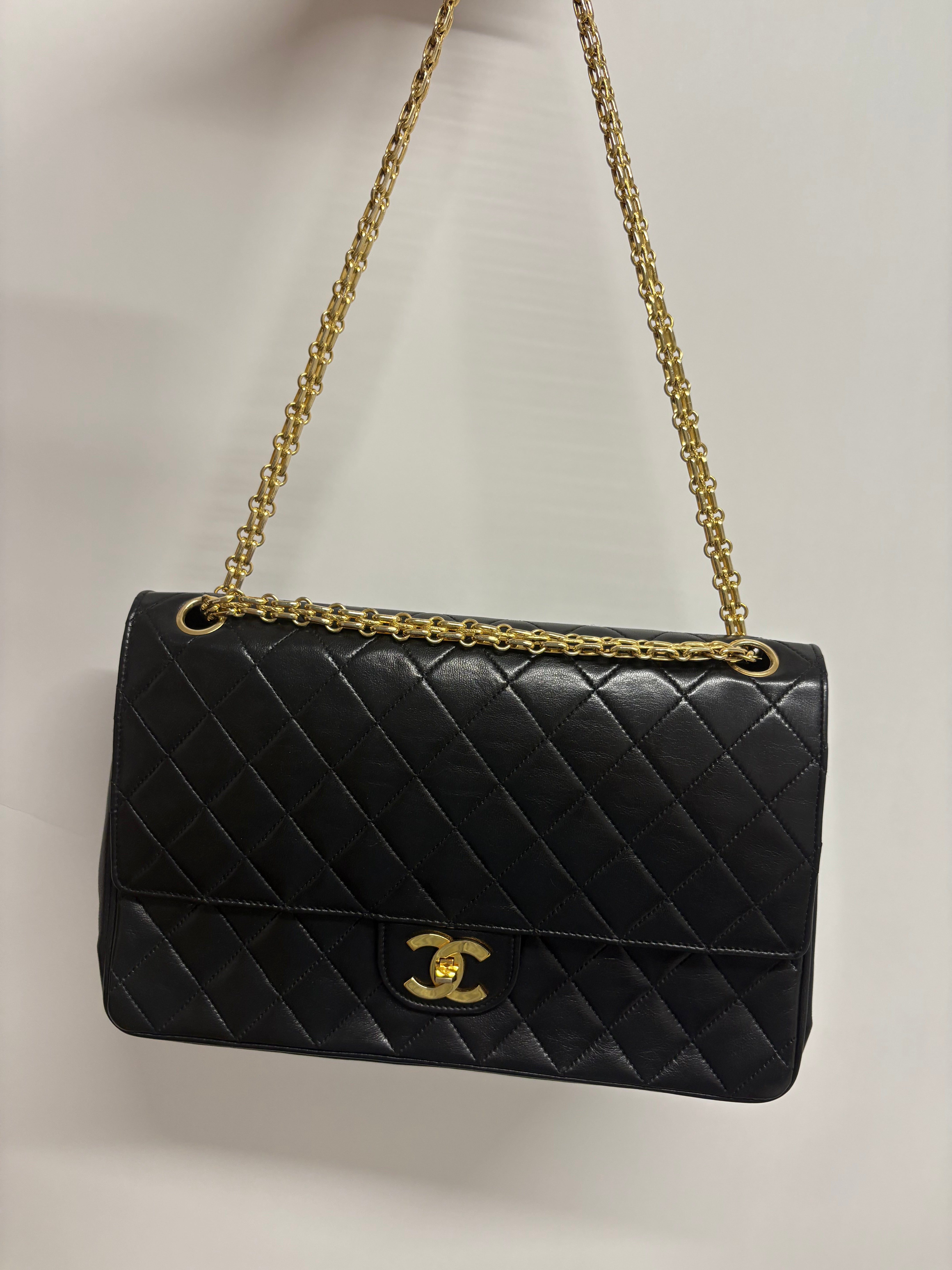 Chanel Timeless Double Flap piel de cordero negra – cadena dorada 2.55 - 24k