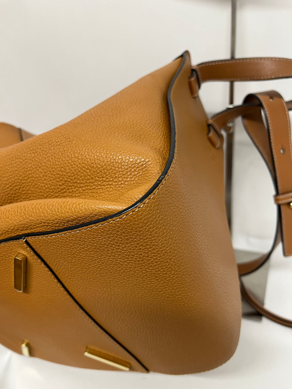 Loewe Hammock Mediano Piel Graneada Camel