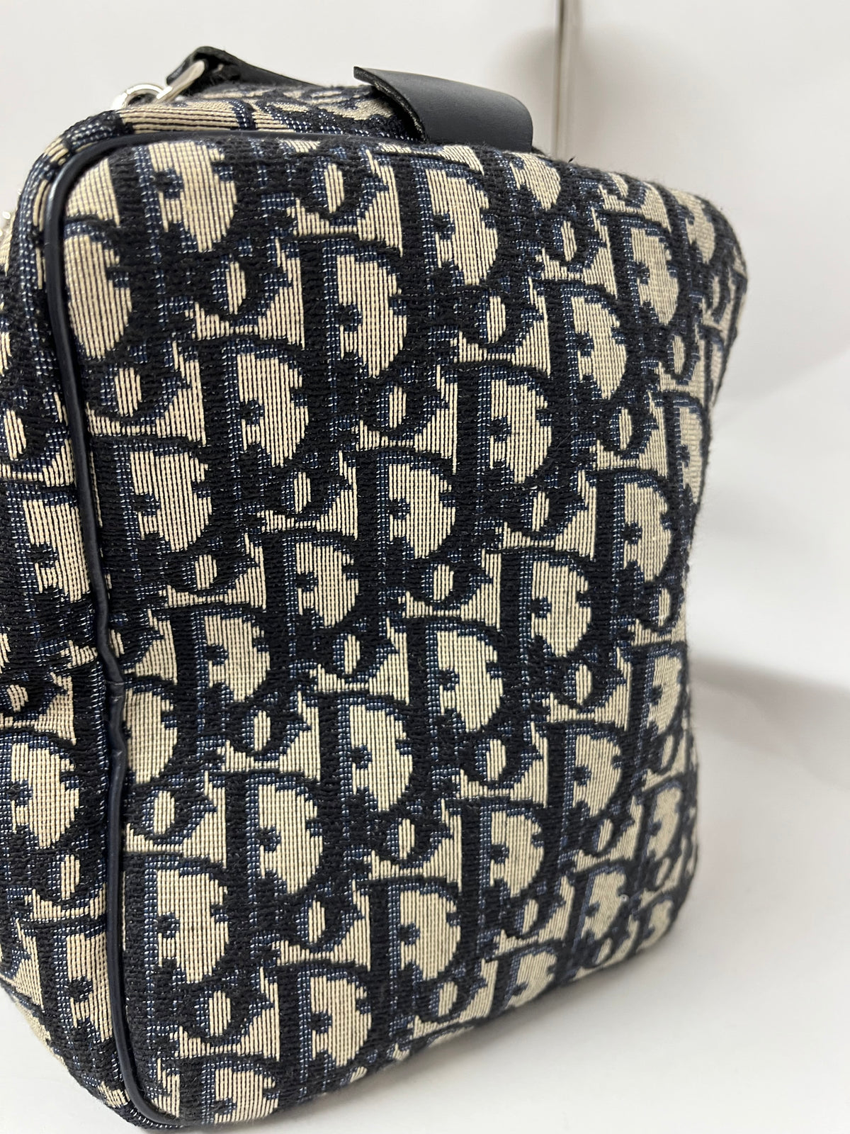 Christian Dior Boston 30 Lona Trotter con Interior en Tela y Bandolera de Borlas