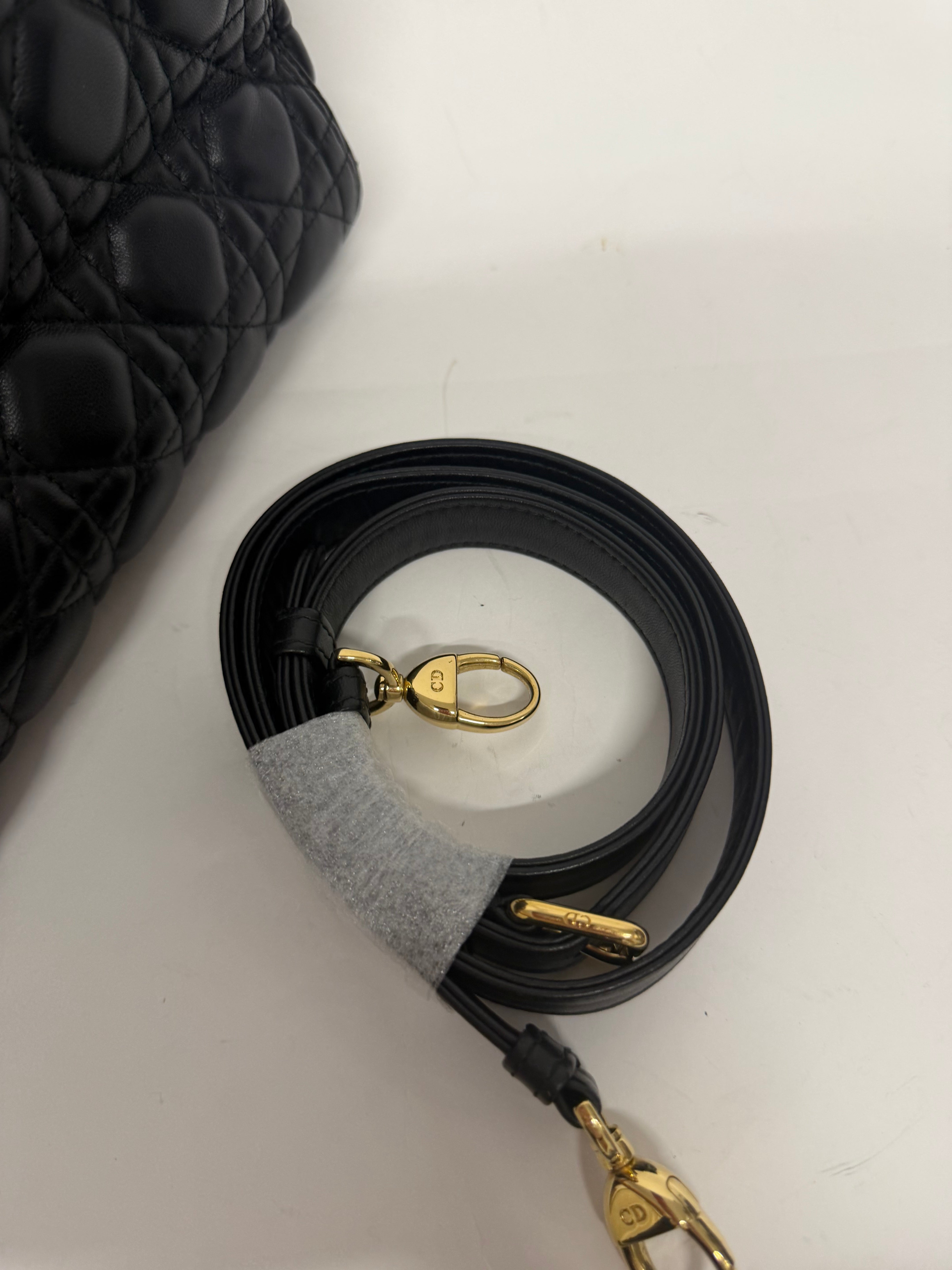 Christian Dior Lady Dior Medium Piel Cordero Negra con bandolera