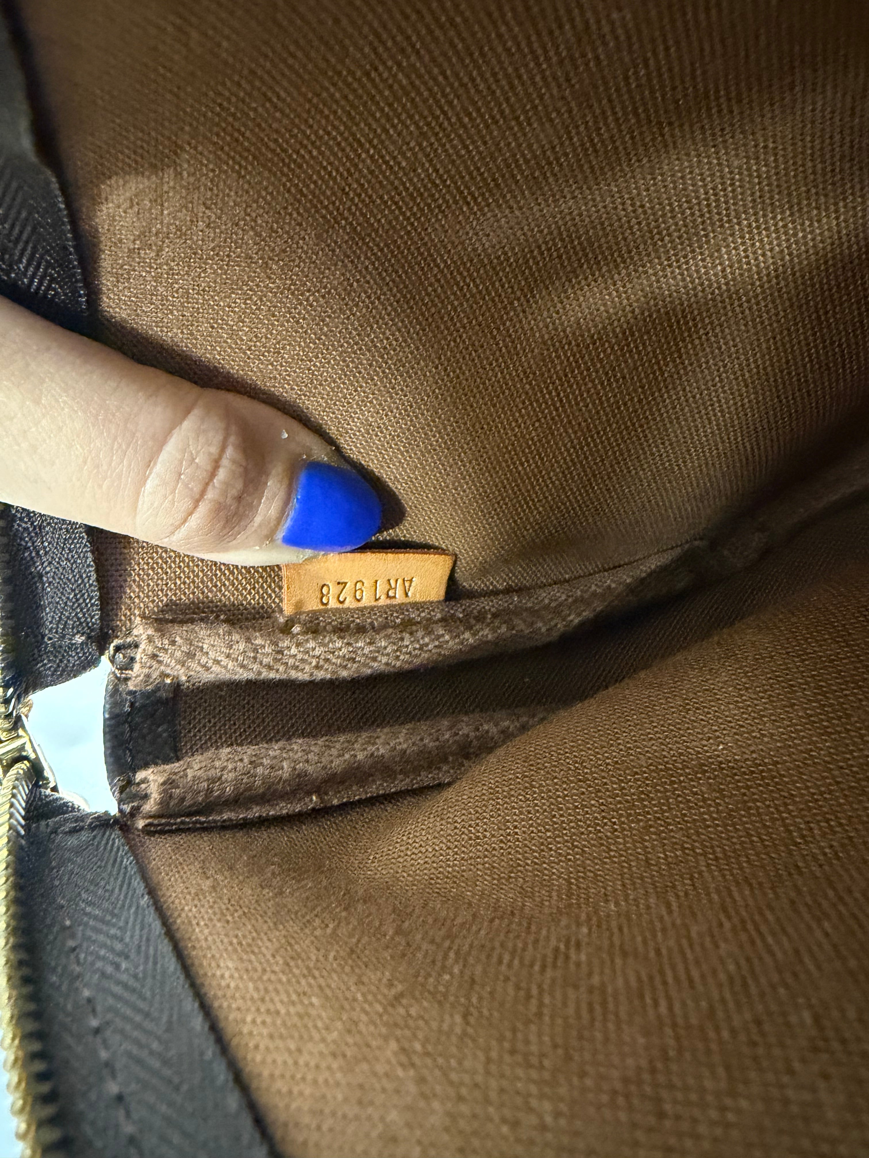Louis Vuitton Pochette Accessoires monogram con 2 bandoleras extra