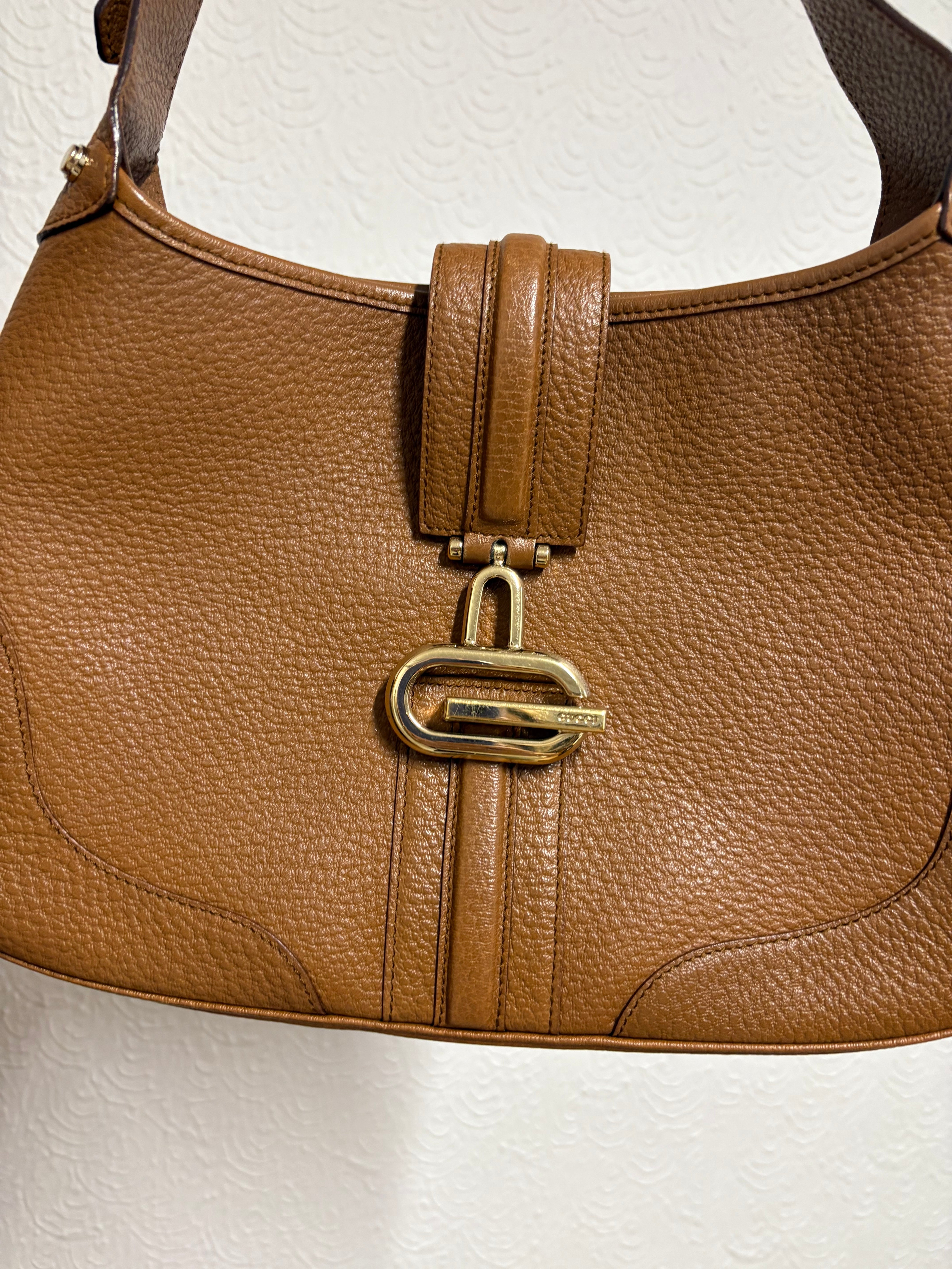 Gucci Jackie Shoulder Bag Piel Marrón · Broche G Dorado