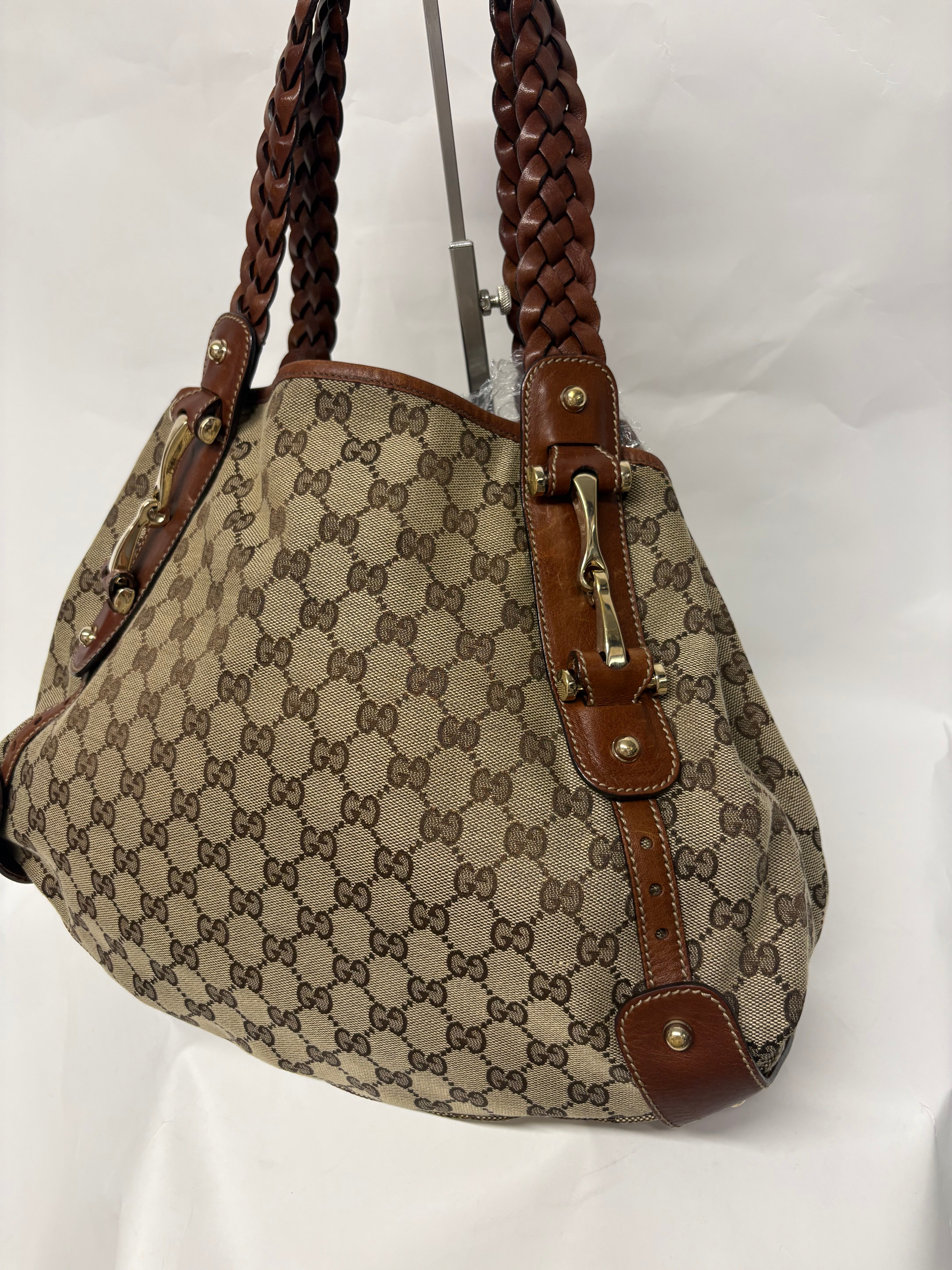 Gucci Pelham clásico en lona GG beige con piel marrón y asas trenzadas mediano