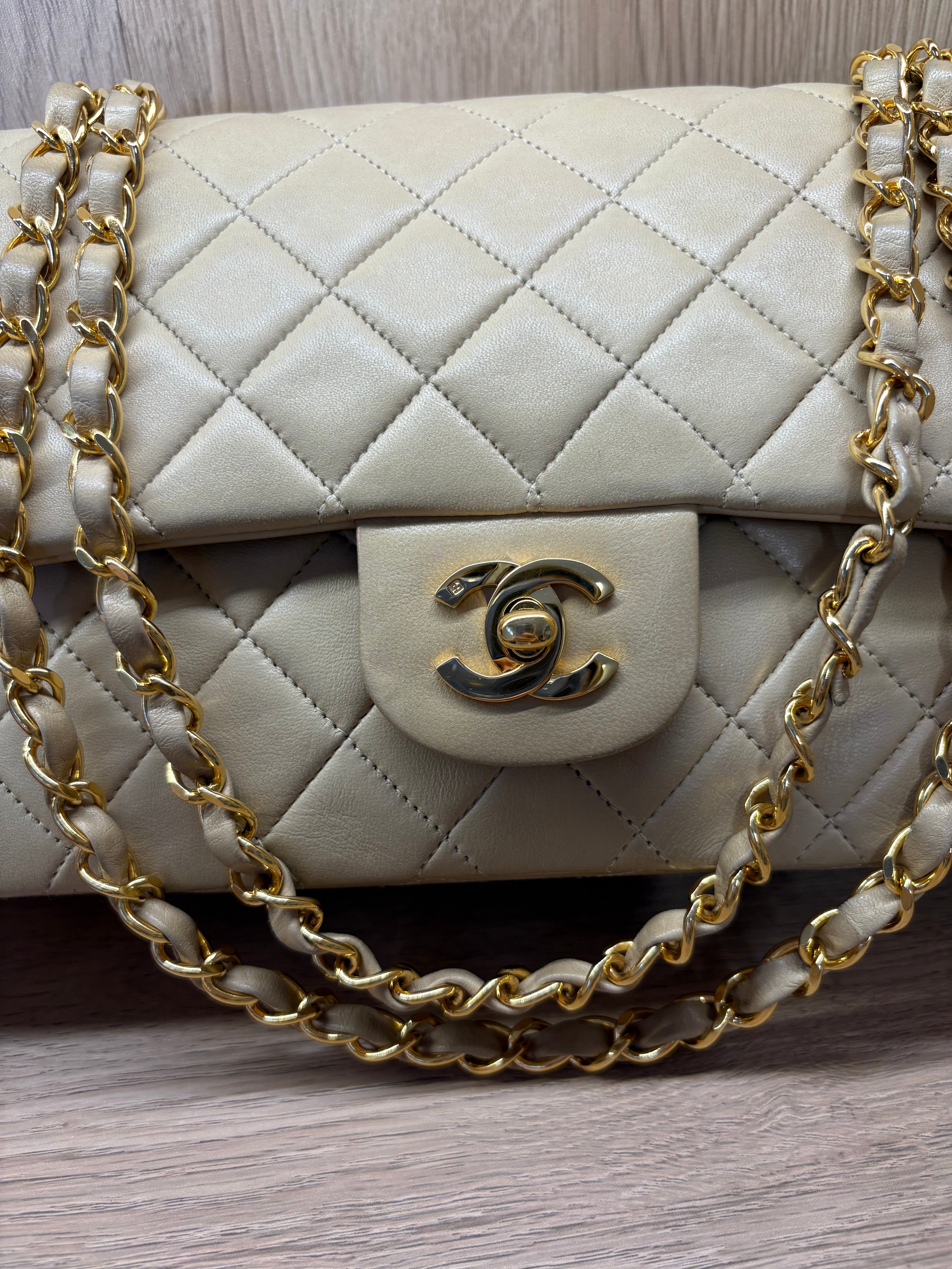 CHANEL Timeless 25 Double Flap Beige Lambskin – Serie 2 (1991-1994)