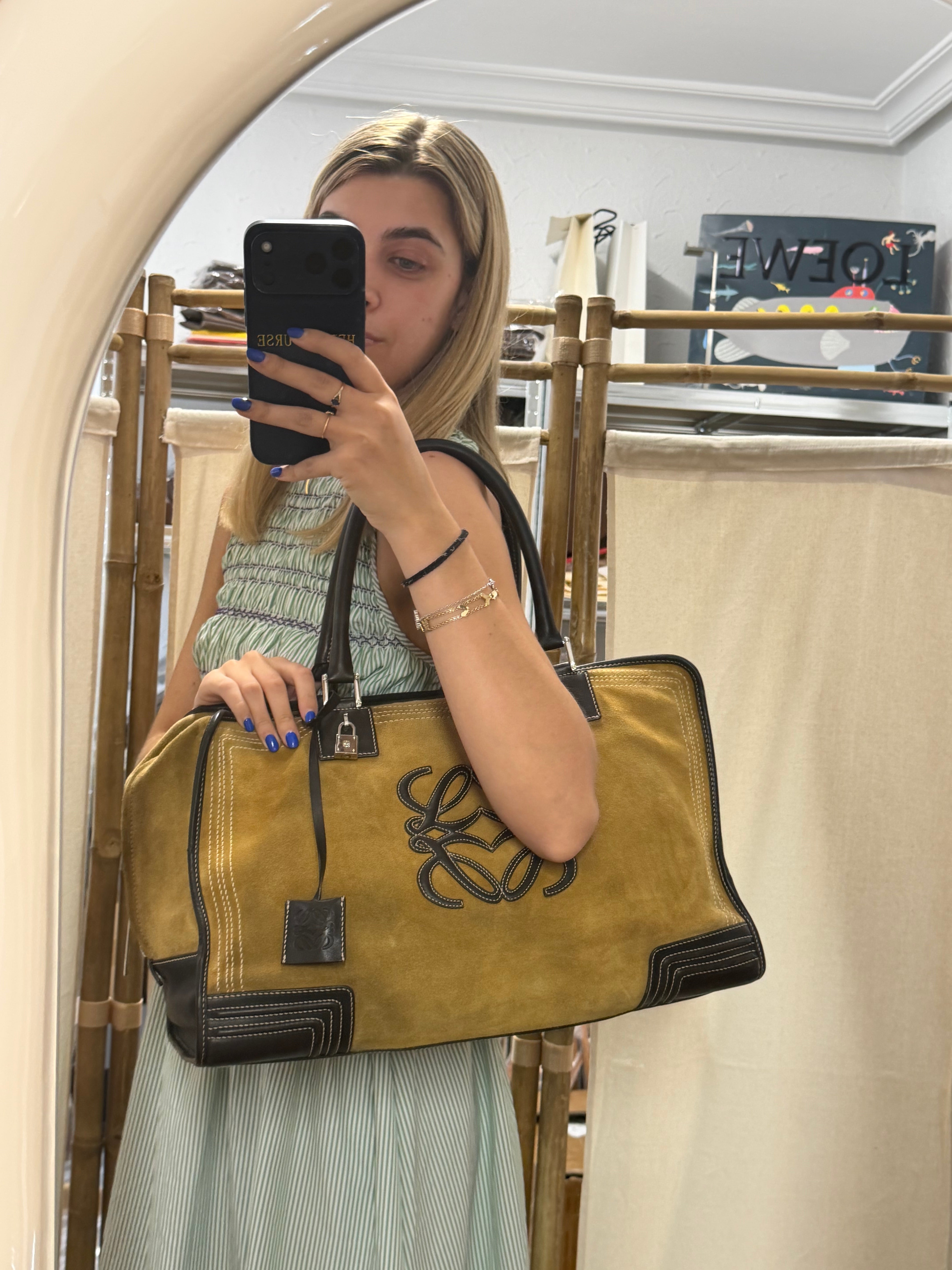 Loewe Amazona 44 | Ante Oro Anagrama Grande