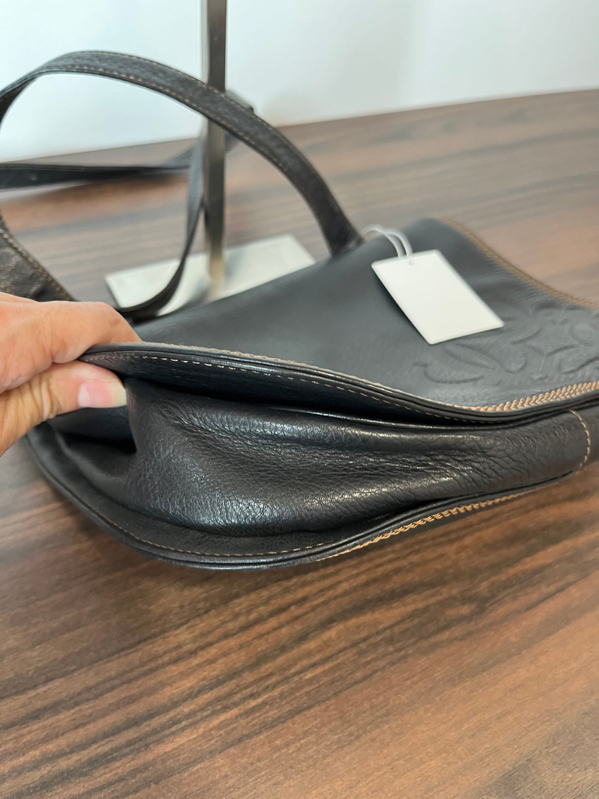 Loewe Heritage Vintage Bandolera Piel Negra con Anagrama en Relieve