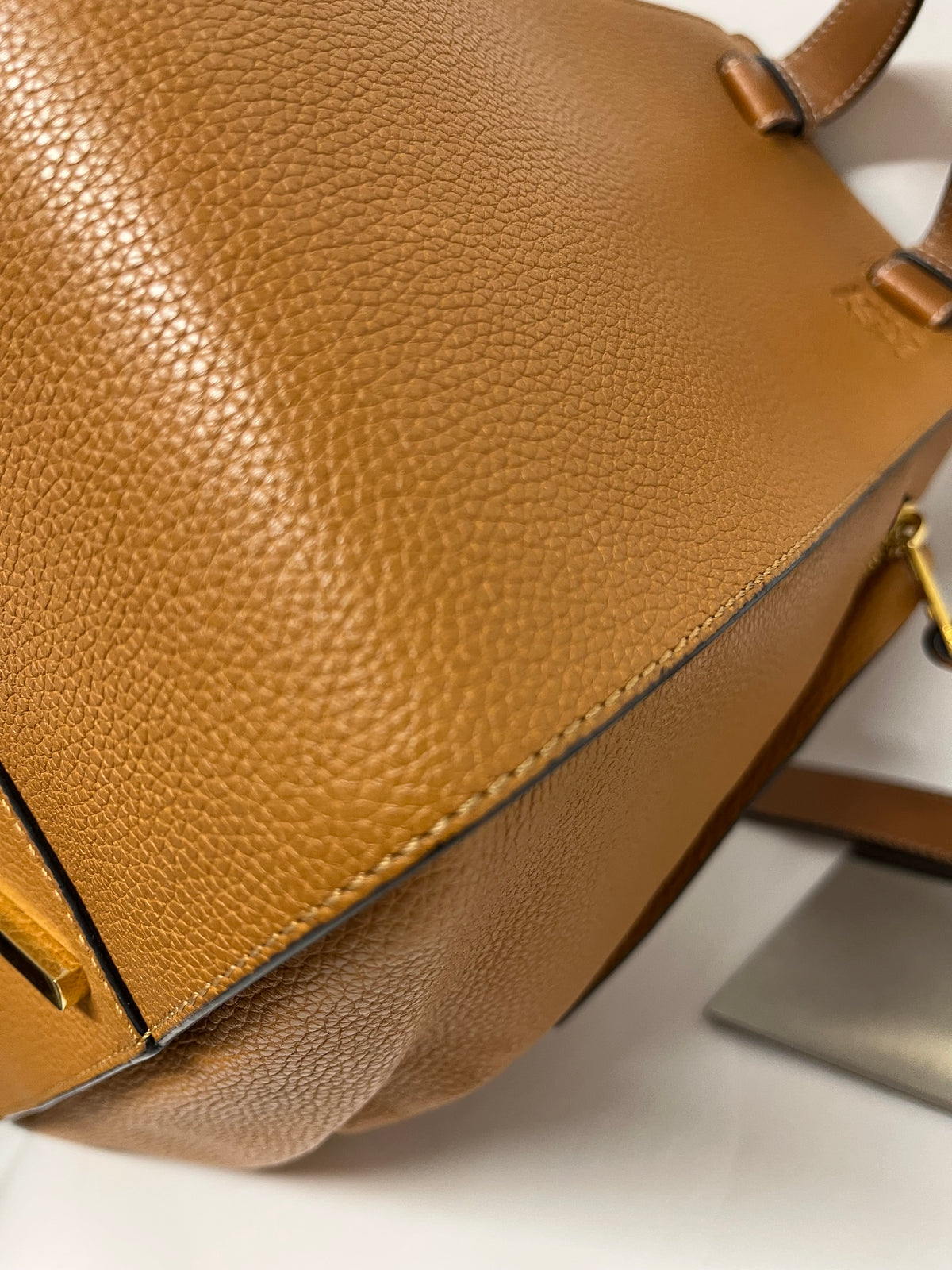Loewe Hammock Mediano Piel Graneada Camel