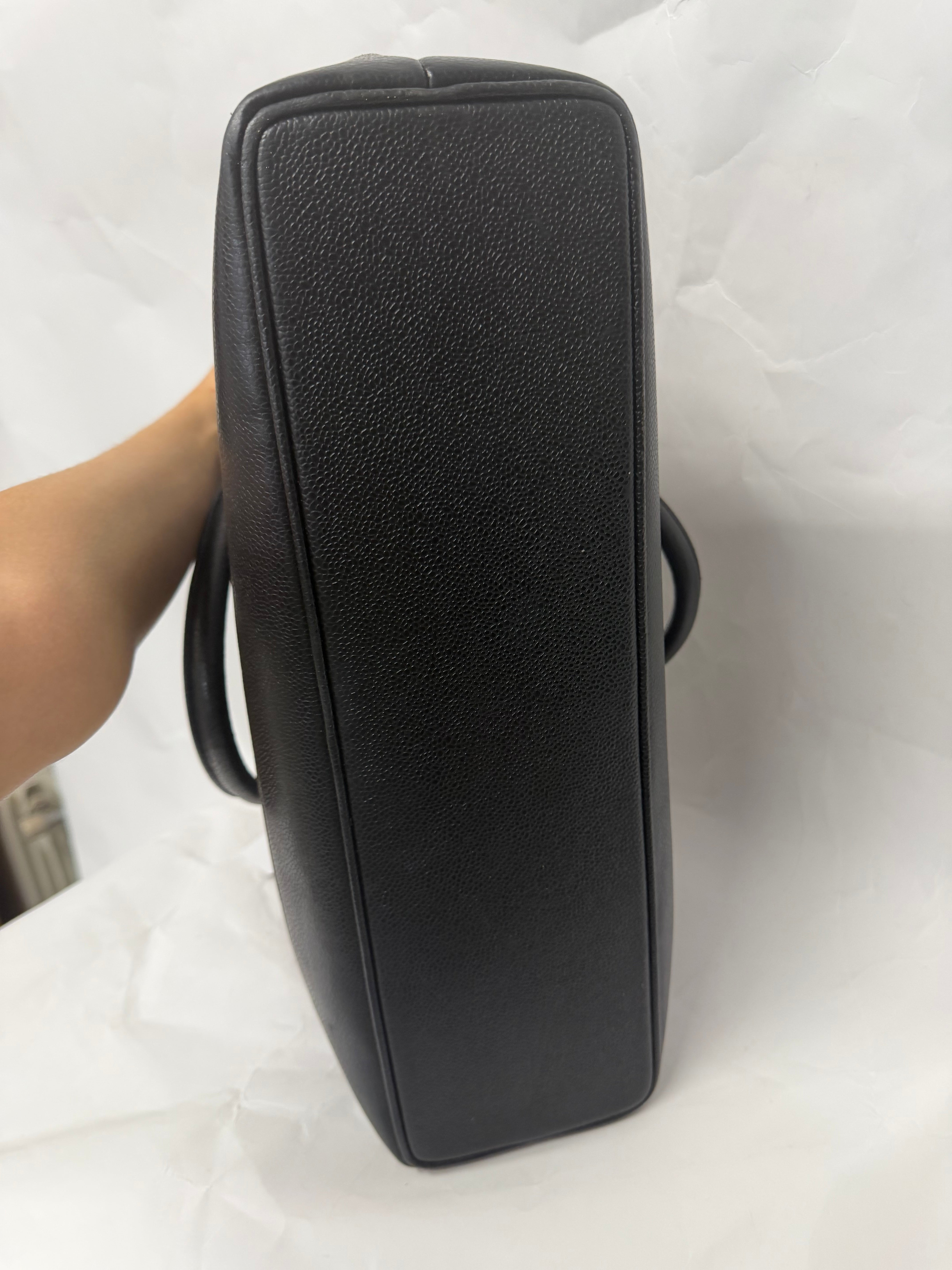 Chanel Caviar Tote Vintage | Logo Grande Turn Lock · Serie 2