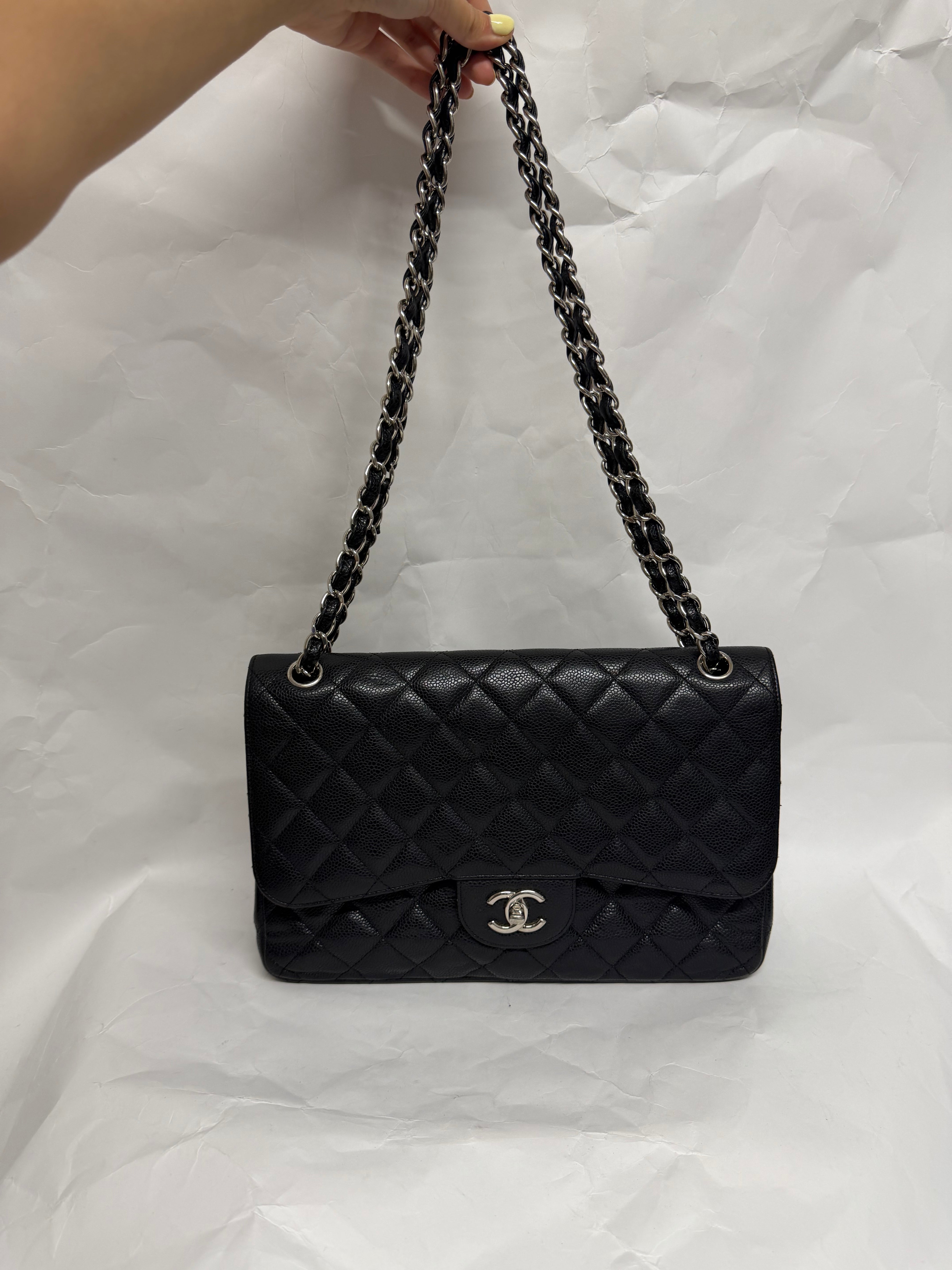 Chanel Jumbo Matelasse Classic Flap Caviar Negro