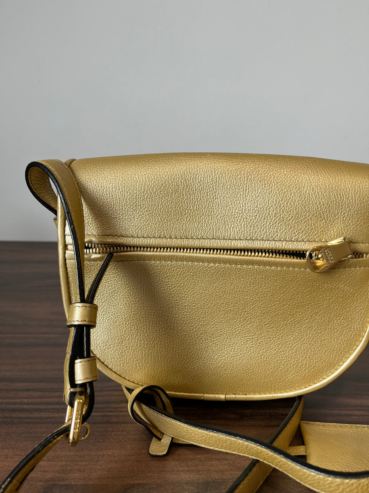 Loewe Heritage pequeña Bandolera Piel Graneada Dorada Metalizada