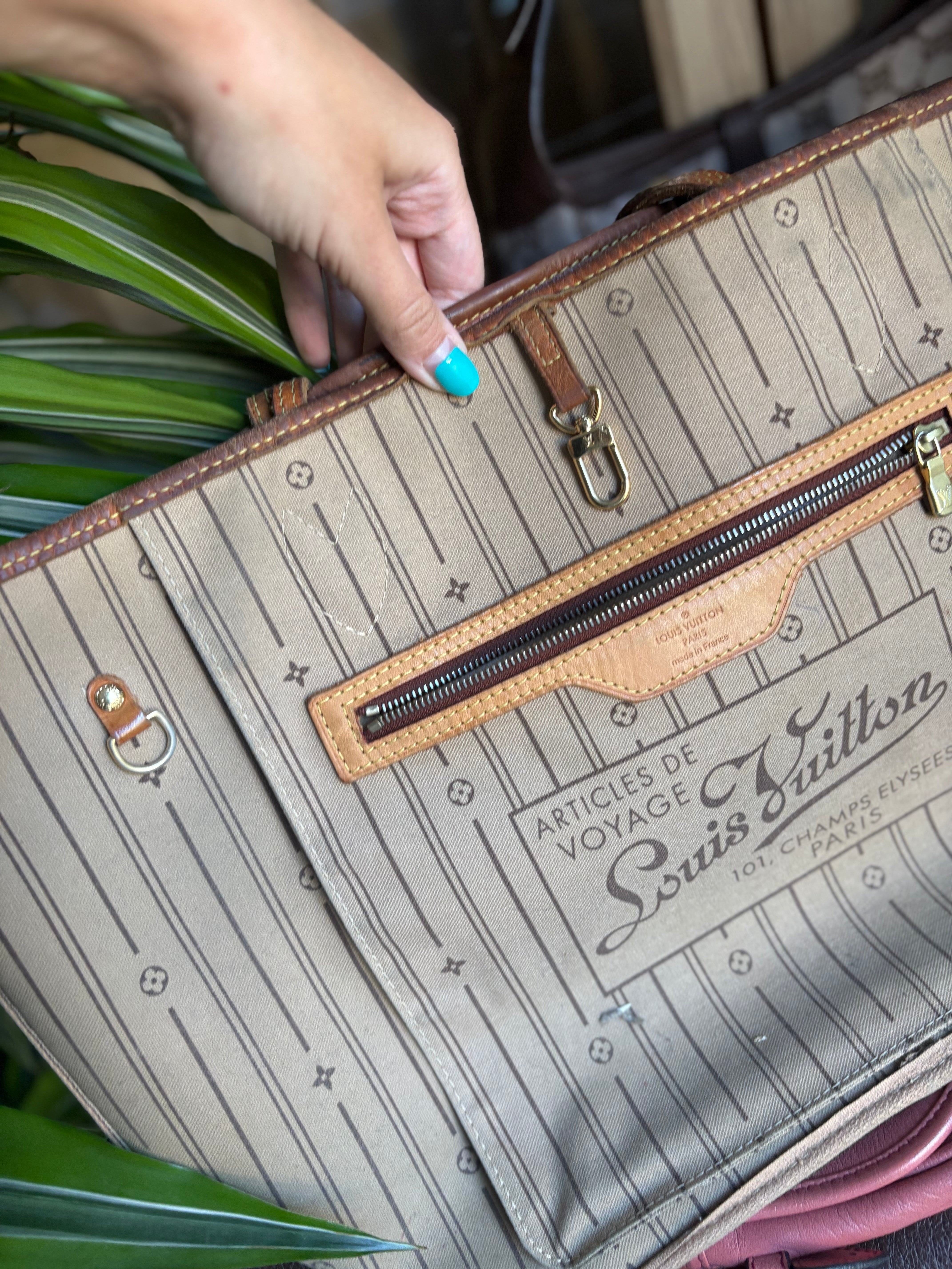 Louis Vuitton Neverfull MM Canvas Monogram
