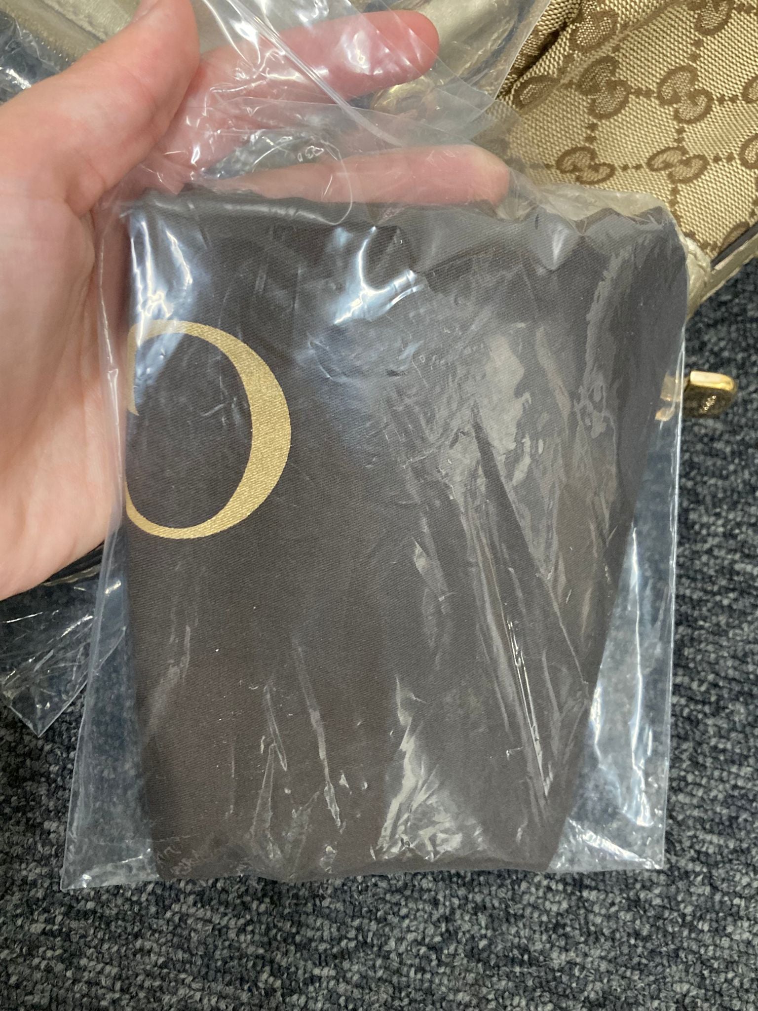 Gucci GG Canvas 2Way Bag en beige y dorado con bandolera