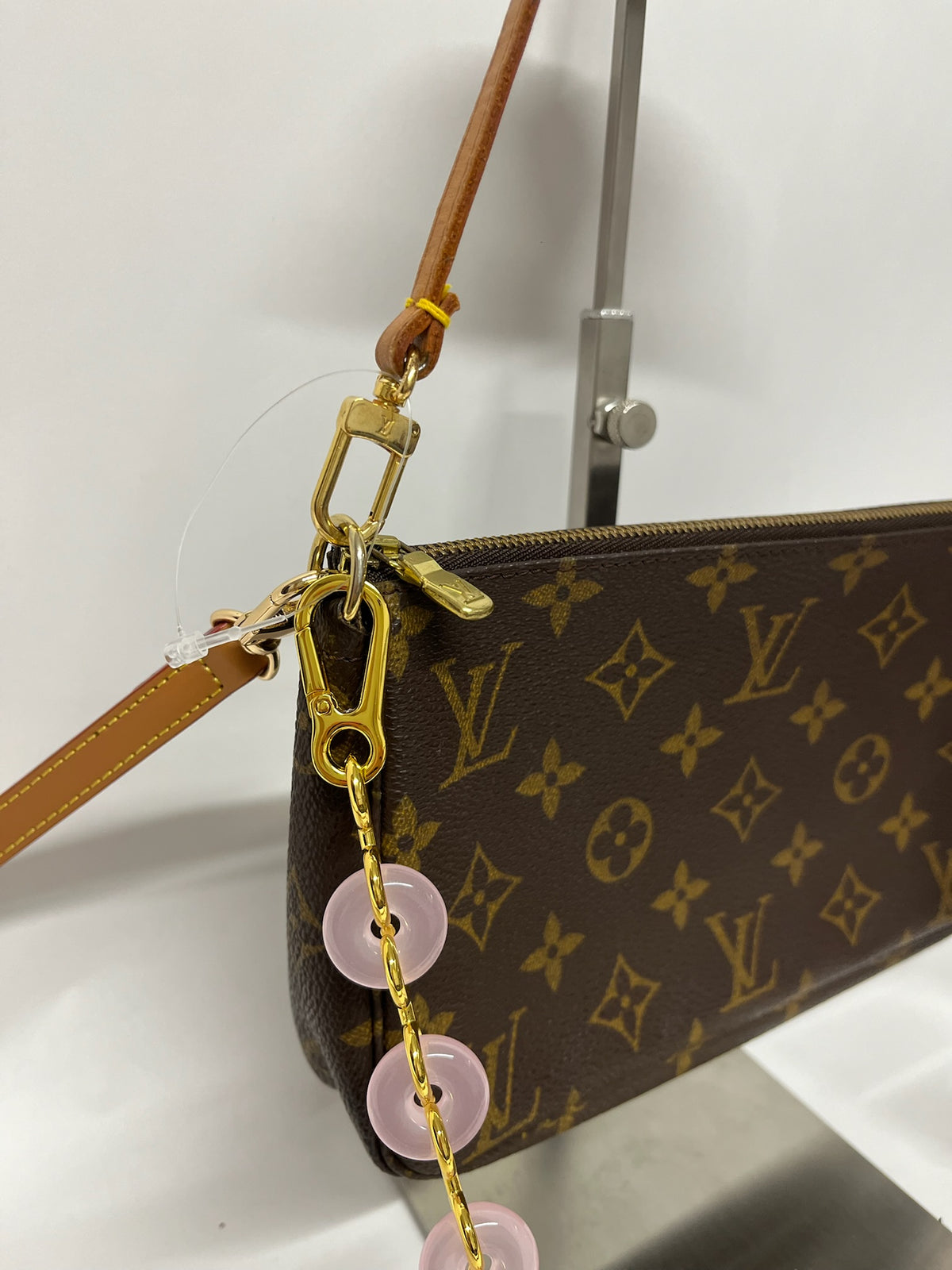 Louis Vuitton Pochette Accessoires monogram con 2 bandoleras extra AR1928