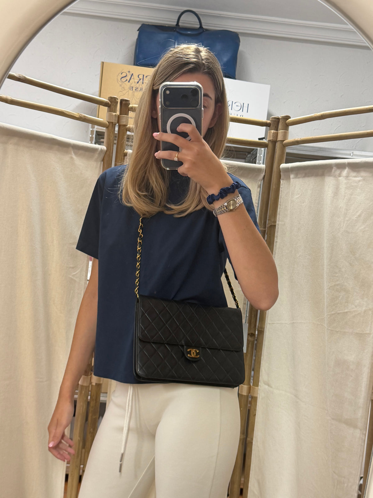 Chanel Classic Single Flap Mediano Piel de Cordero Negra Herrajes Dorados