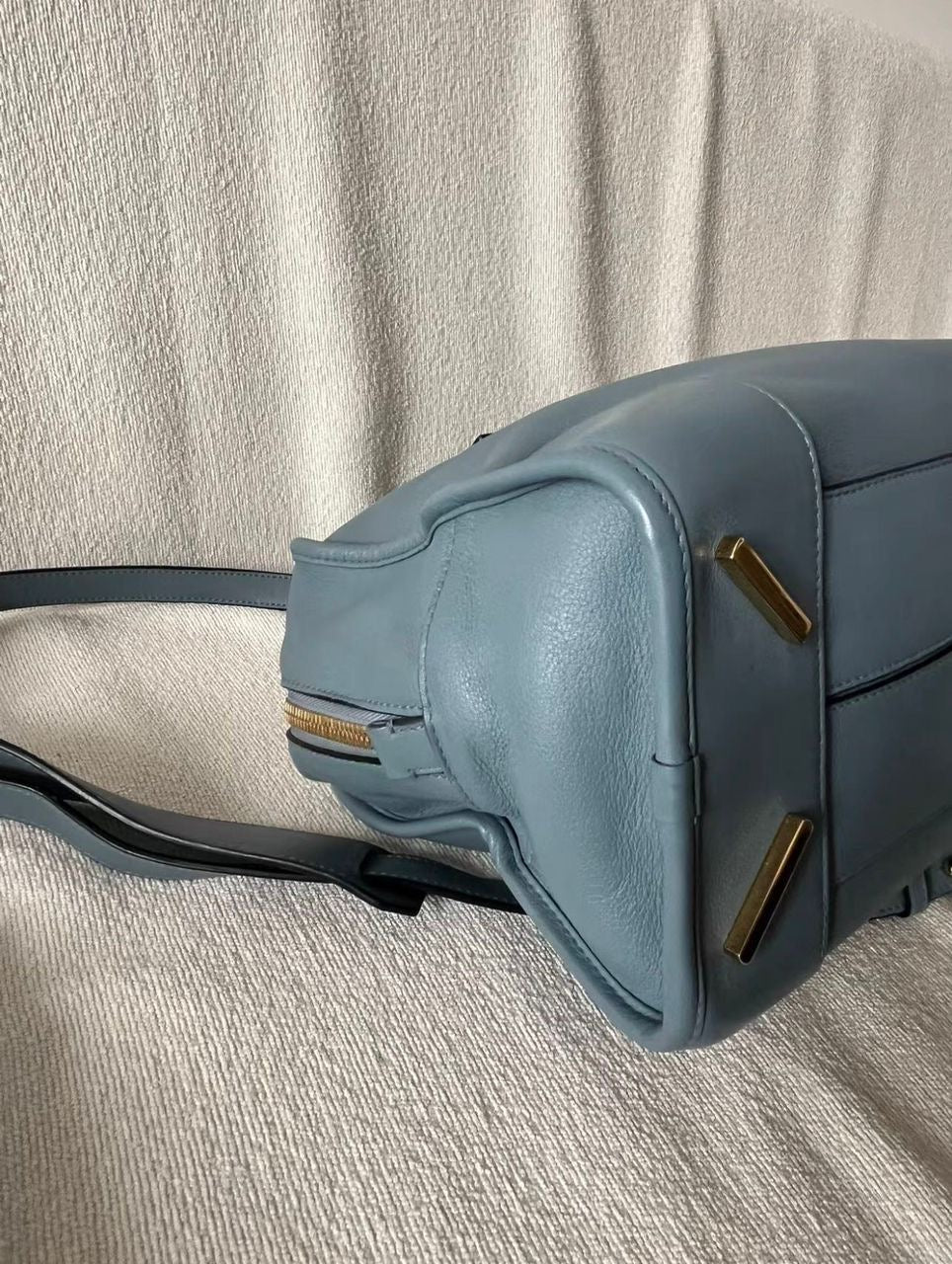 Loewe amazona 28 azul con bandolera