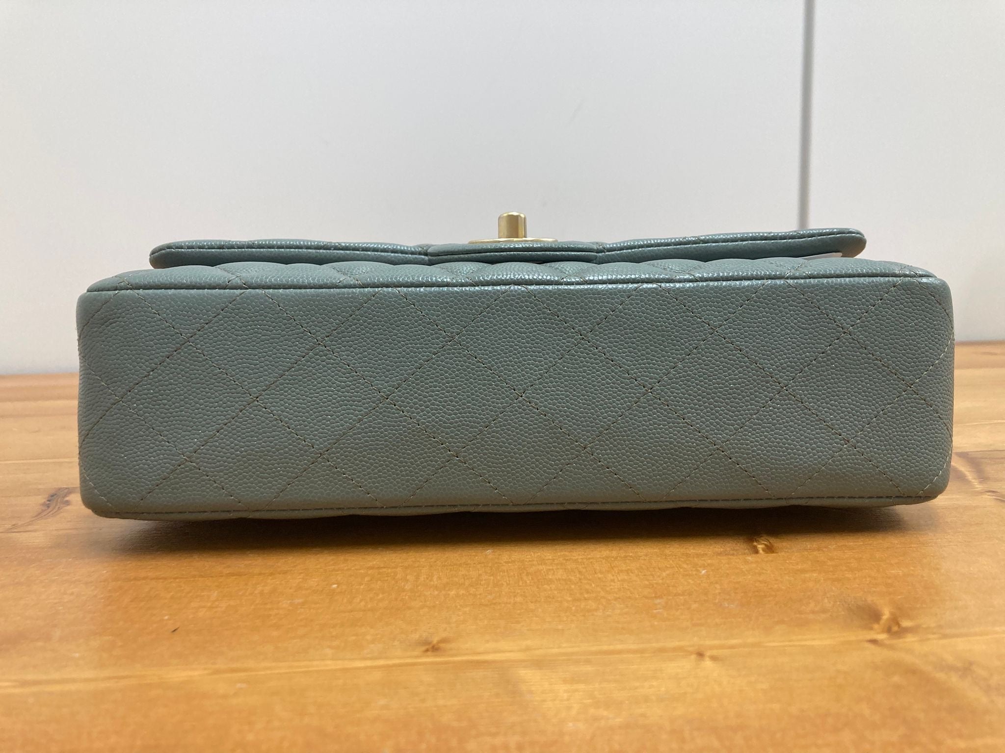 Chanel 11.12 timeless mediano doble flap piel caviar verde