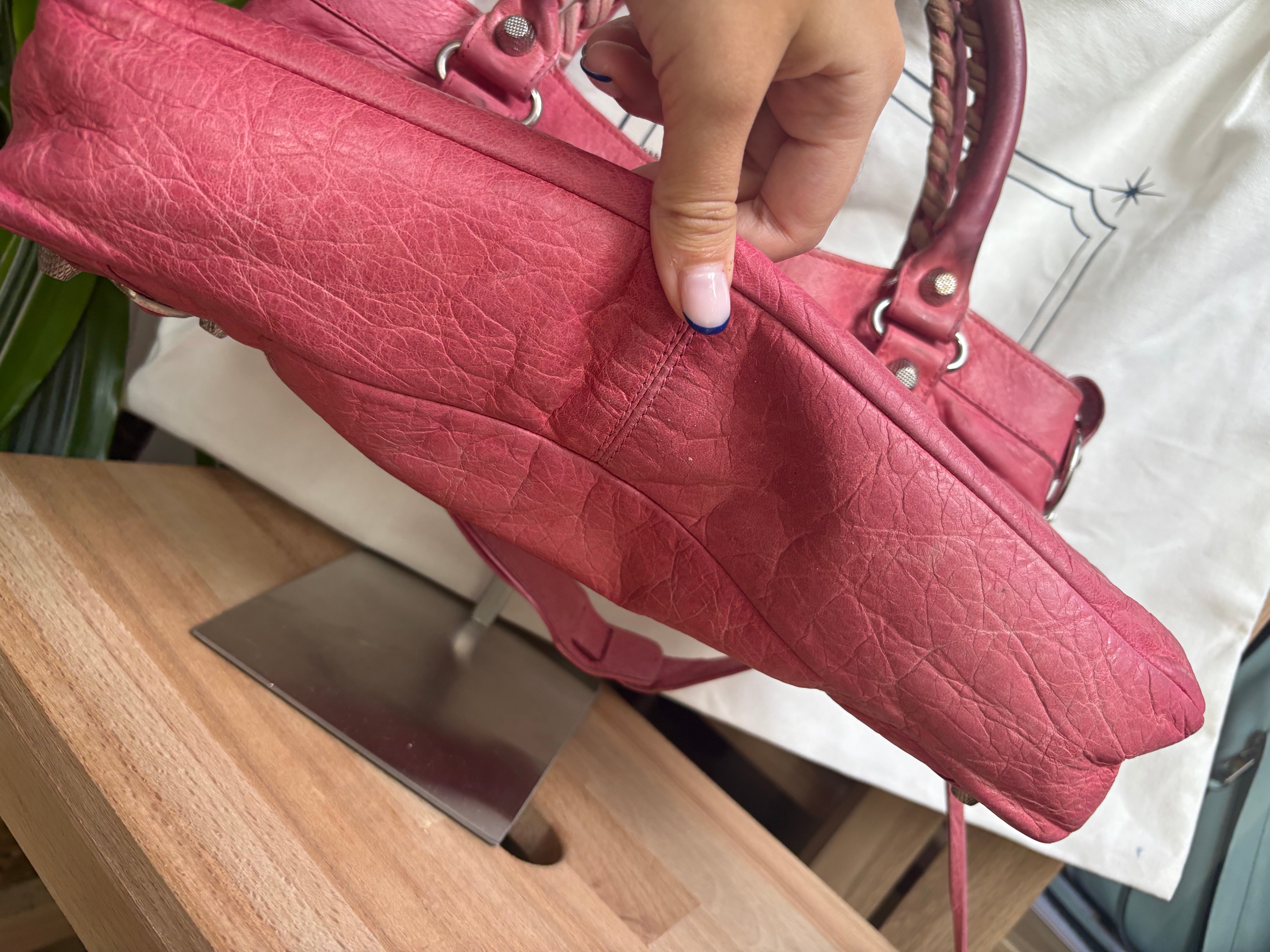 Balenciaga Classic City en rosa con bandolera 2WAY