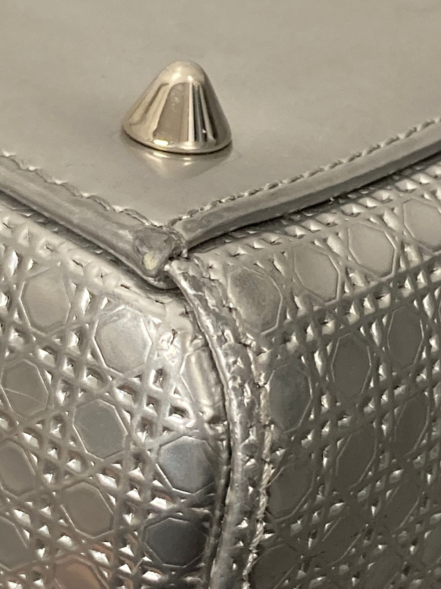 Christian Dior Lady Dior Cannage – Piel plateada