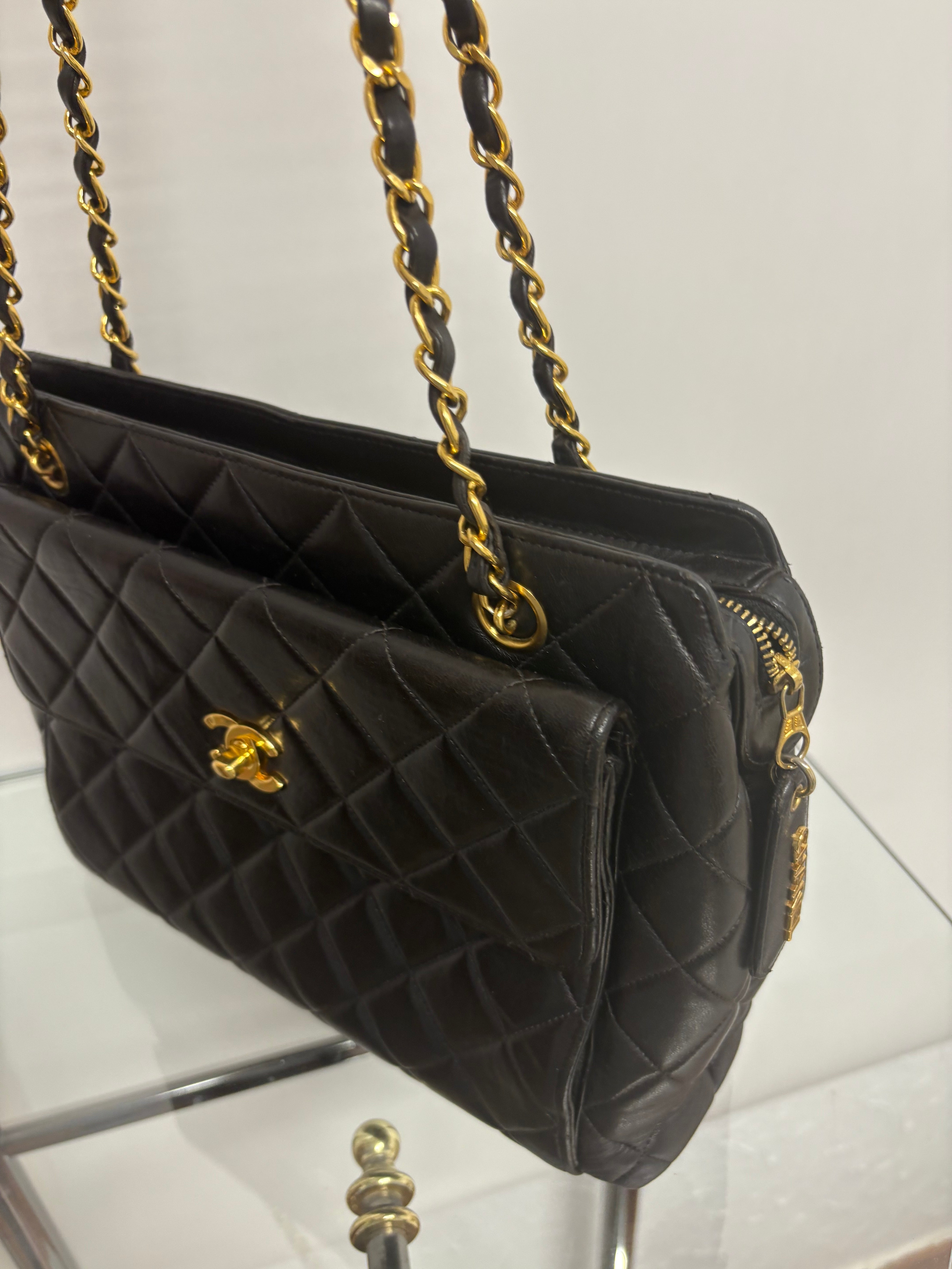 Chanel matelassé turn lock negro piel cordero cadena de hombro