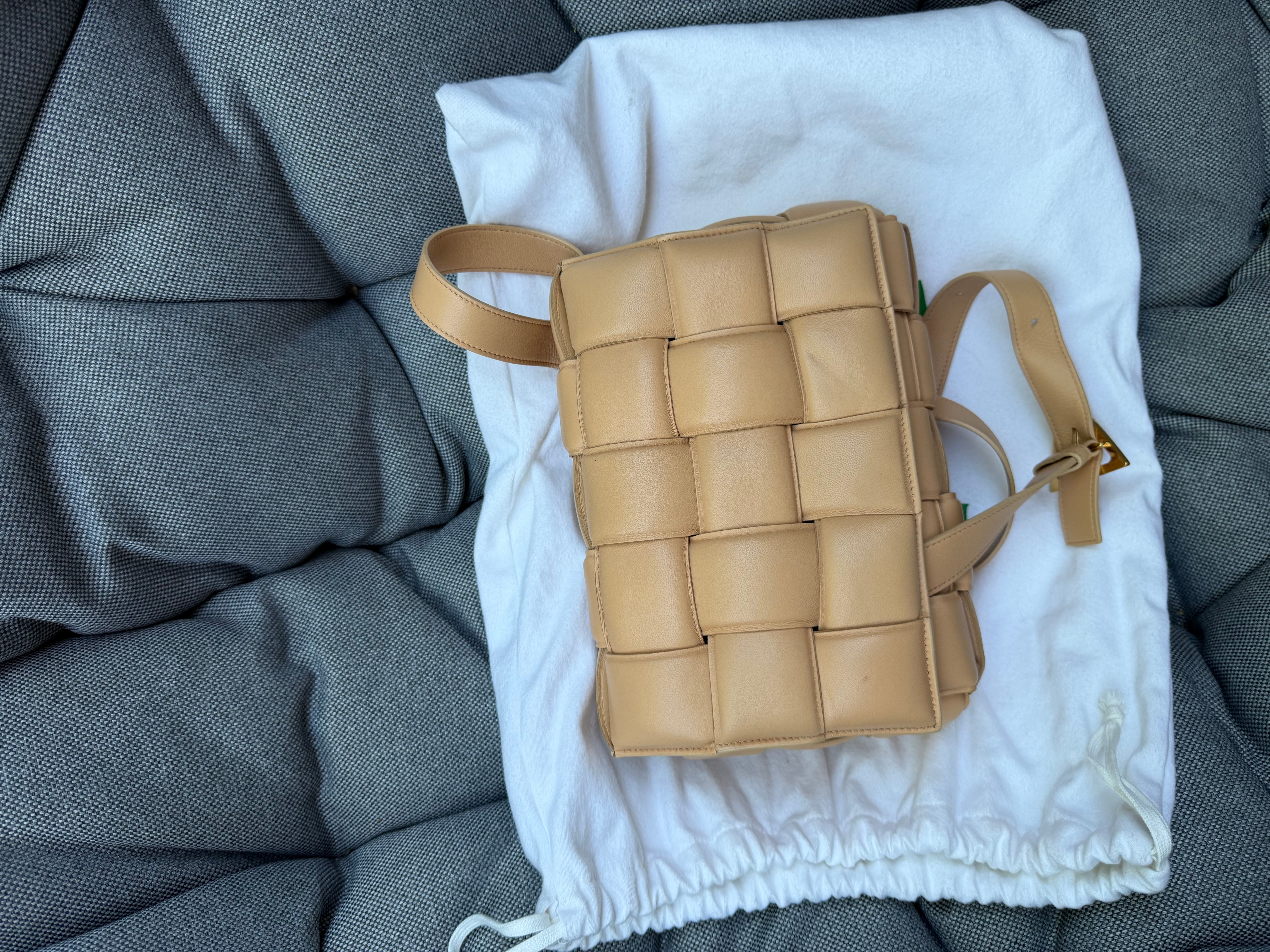 Bottega Veneta Cassette Intrecciato Nude/Beige