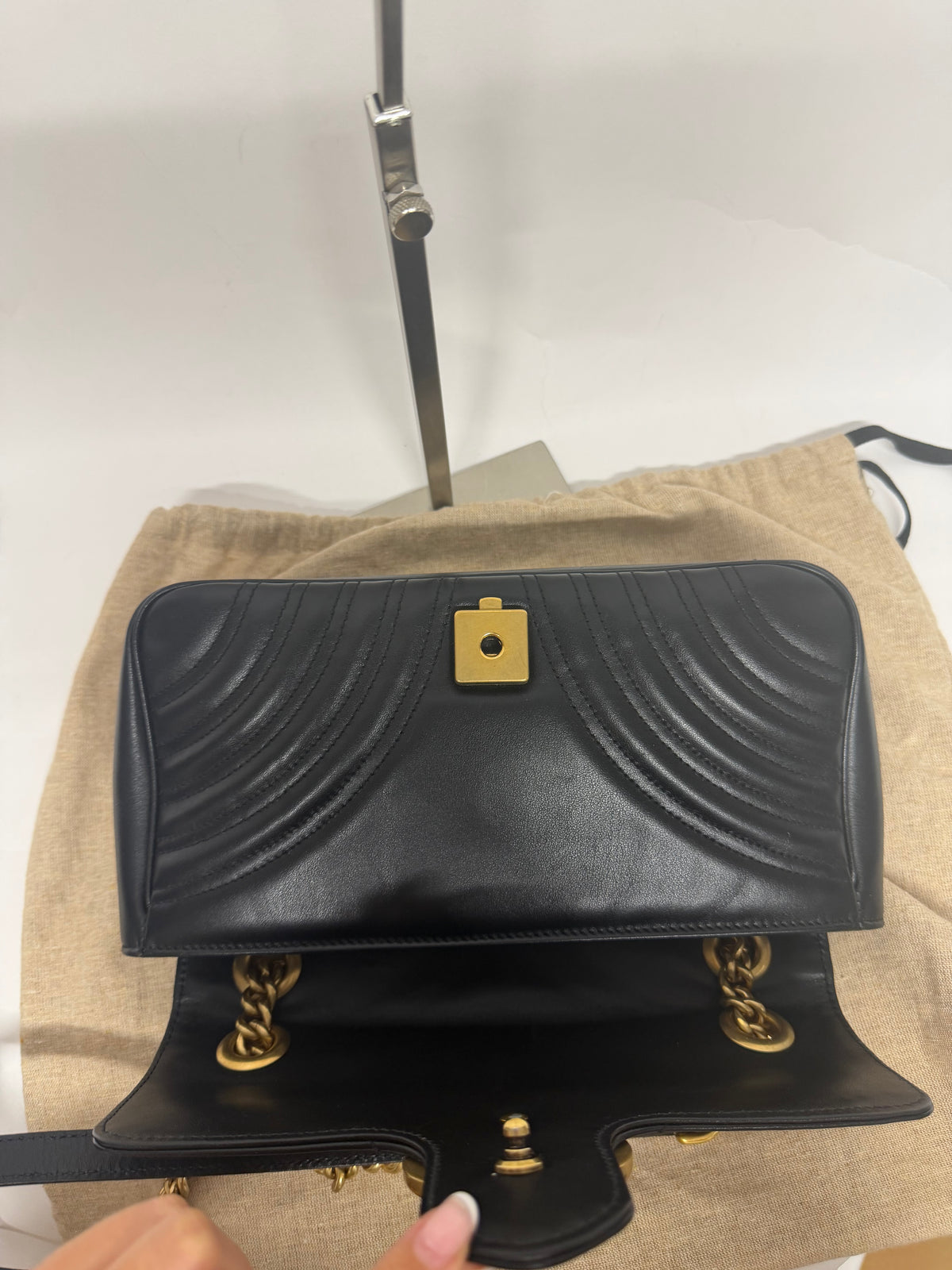 Gucci GG Marmont Small Matelassé Piel Negra Herrajes Dorados