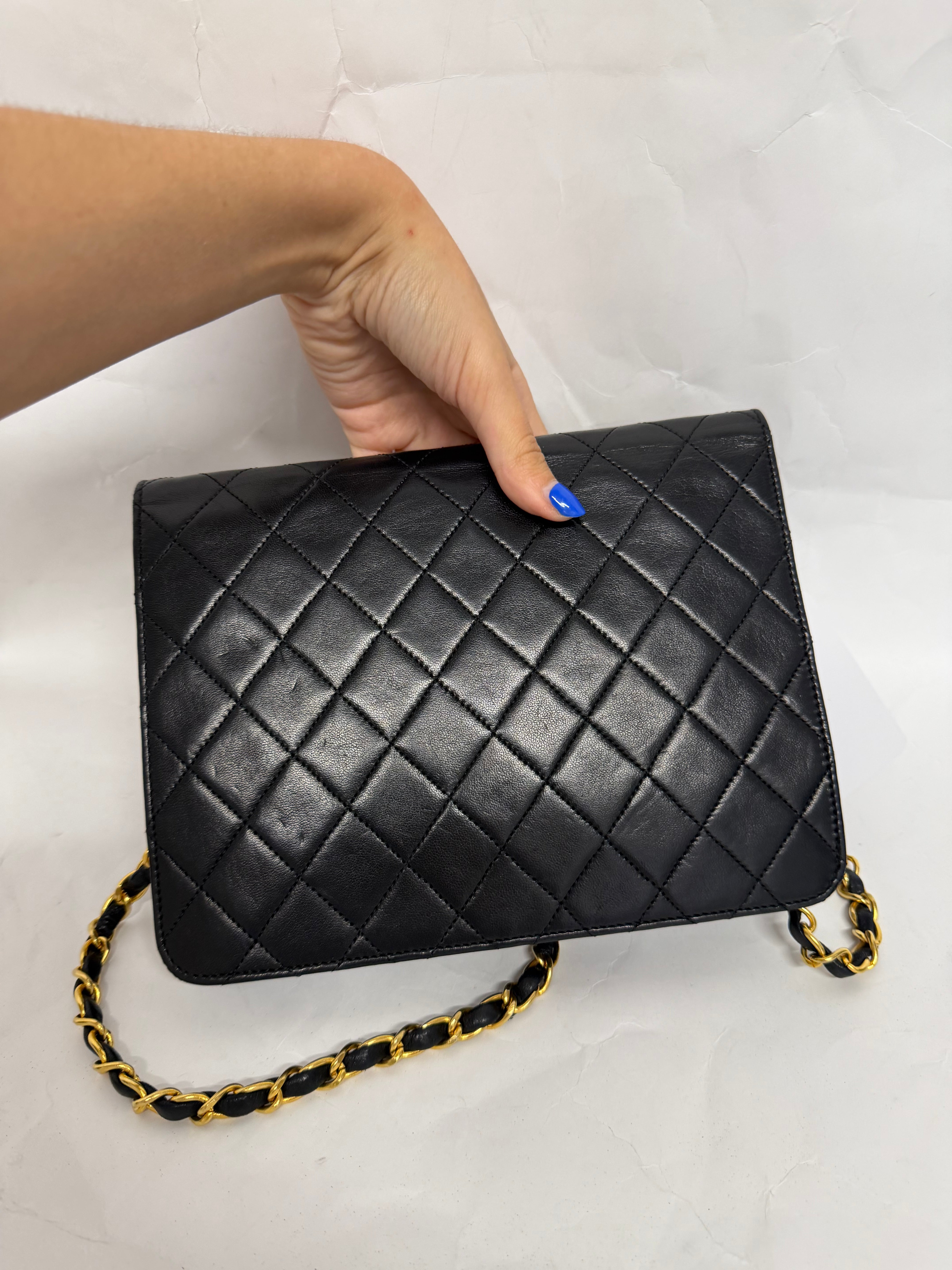 Chanel Push-Lock Lambskin Chain Shoulder Bag | Serie 4