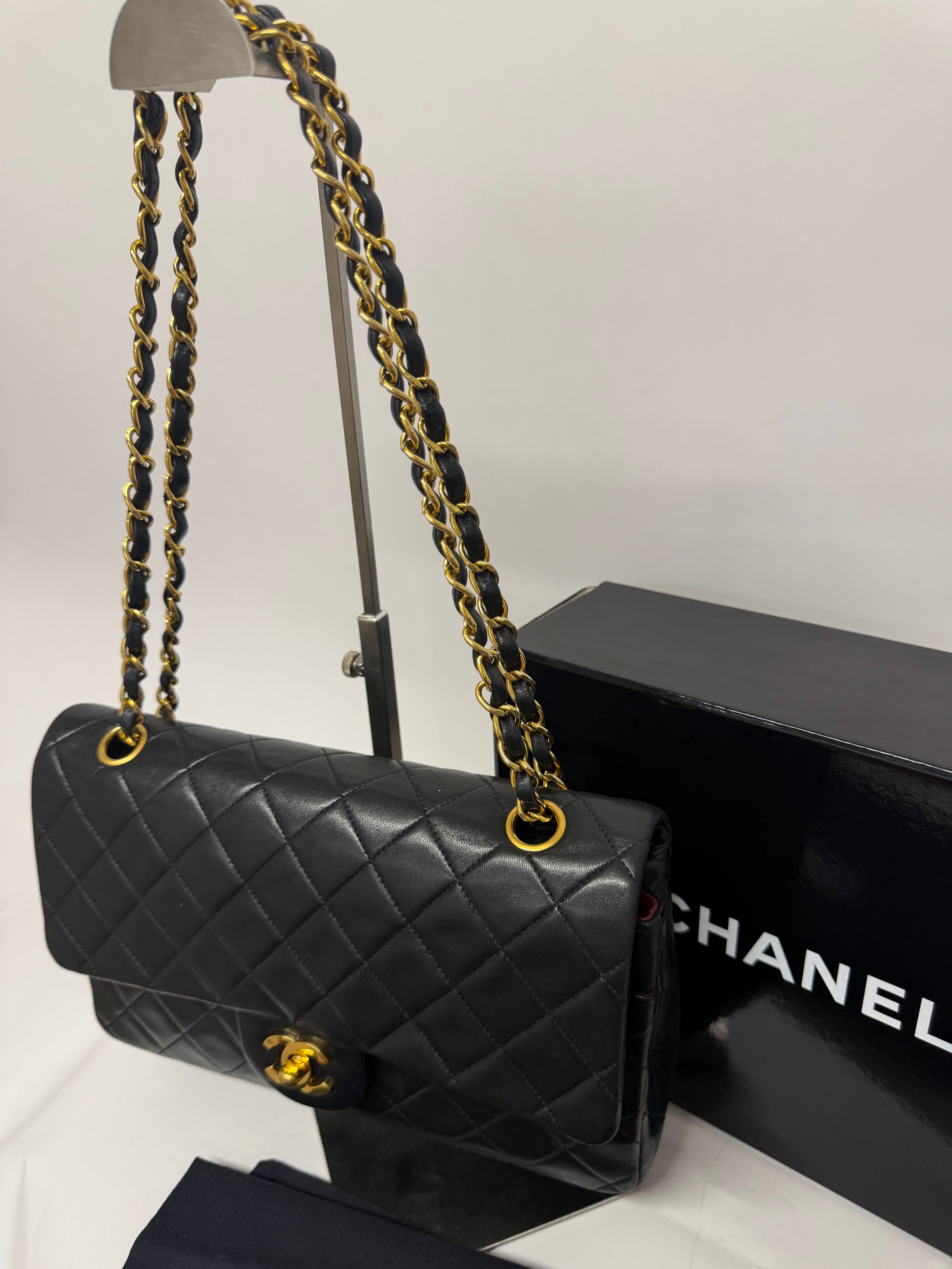 Chanel Timeless 25 Piel de Cordero Negra  - serie 5 - Full Set