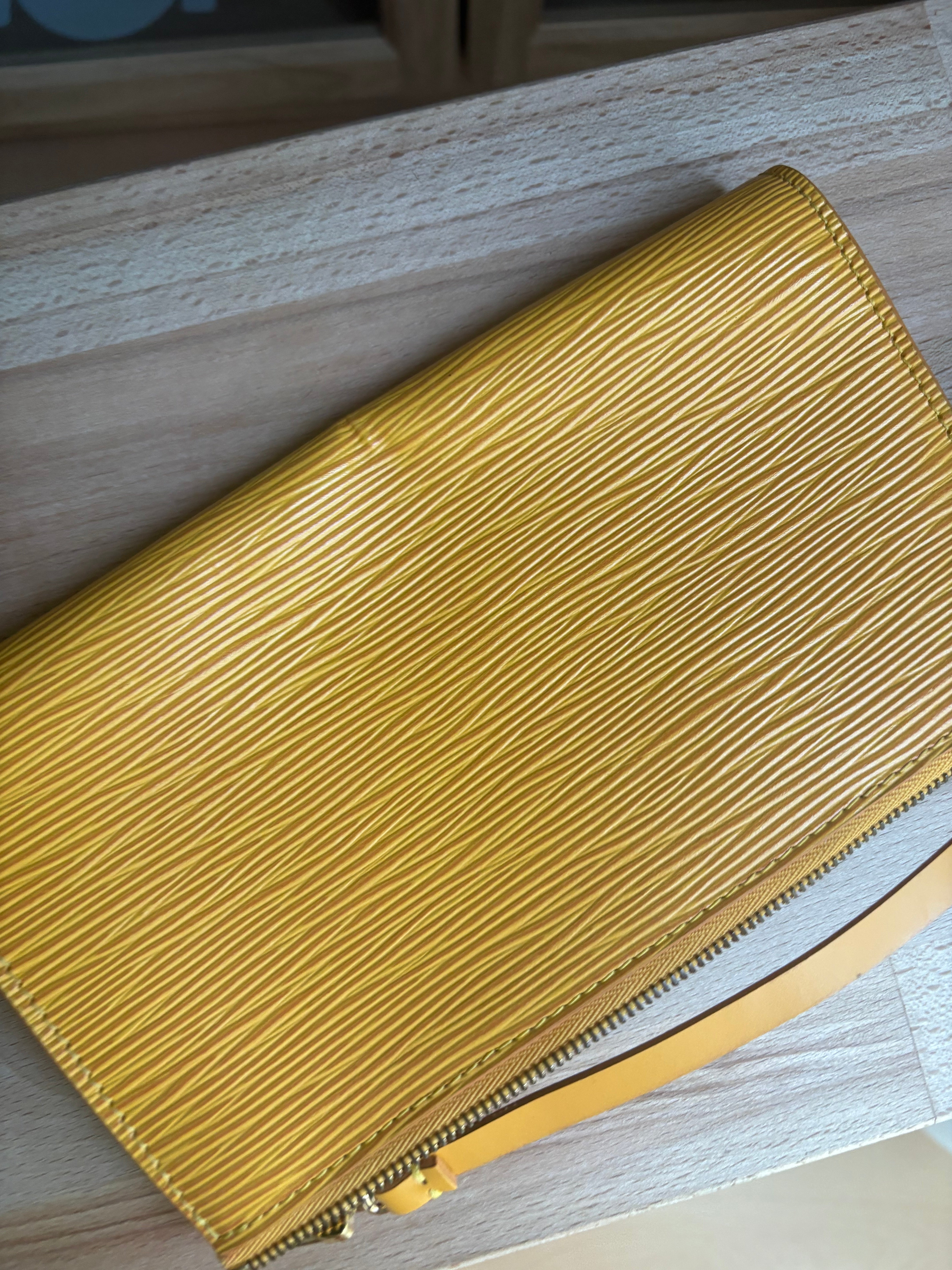 LV Epi Amarillo Pochette Tassili Yellow