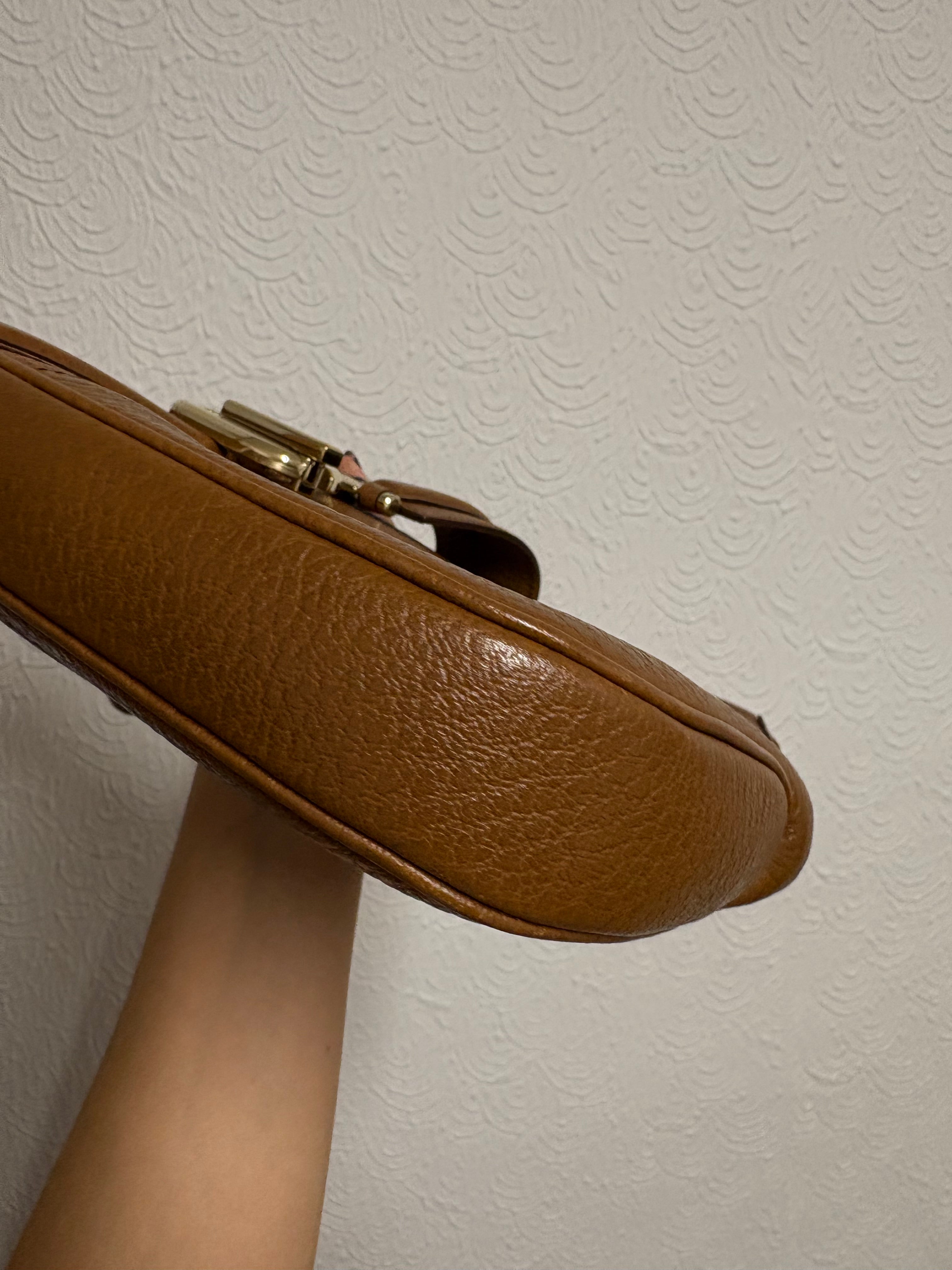 Gucci Jackie Shoulder Bag Piel Marrón · Broche G Dorado