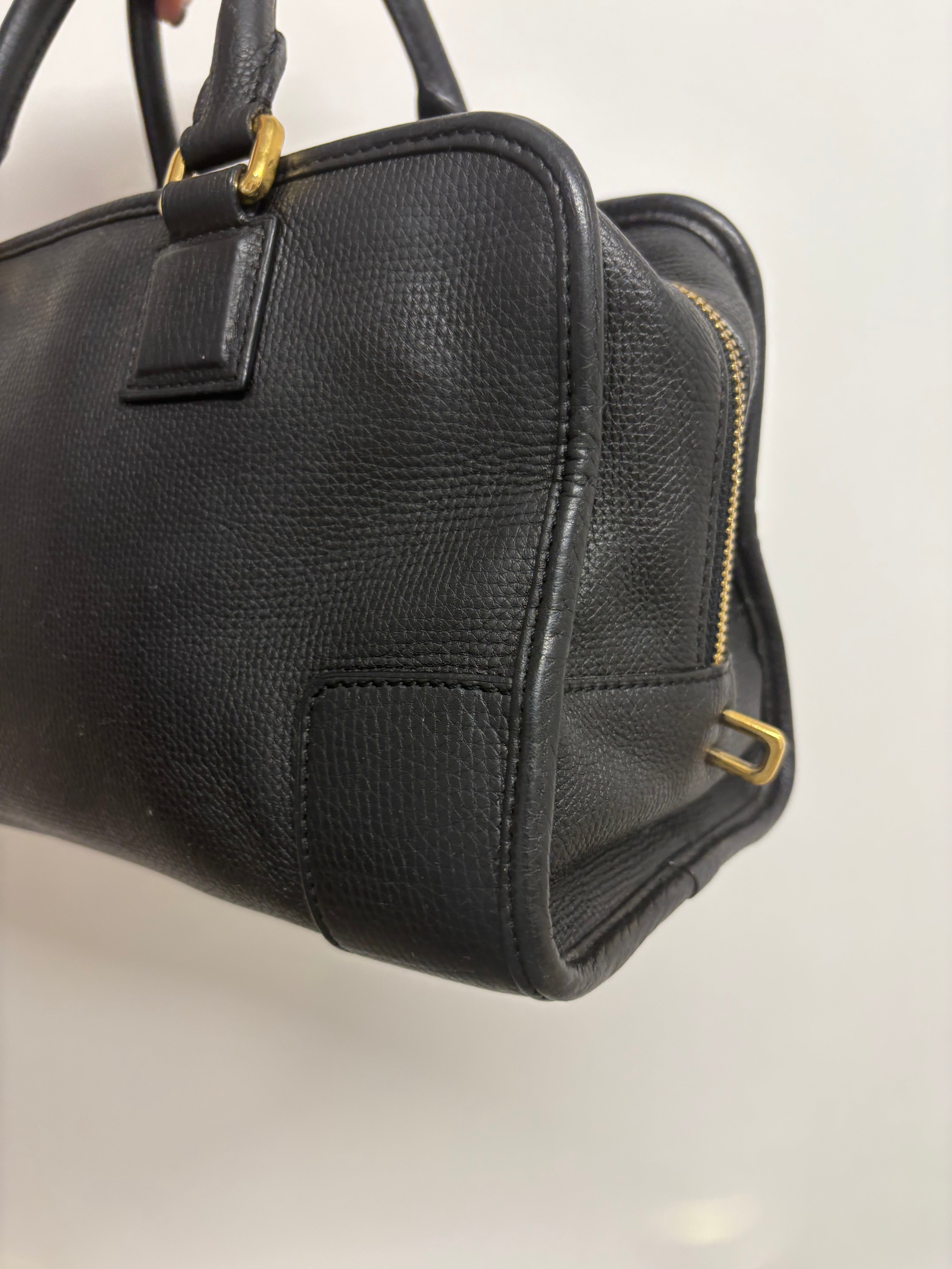 Loewe amazona 30 piel granulada negra