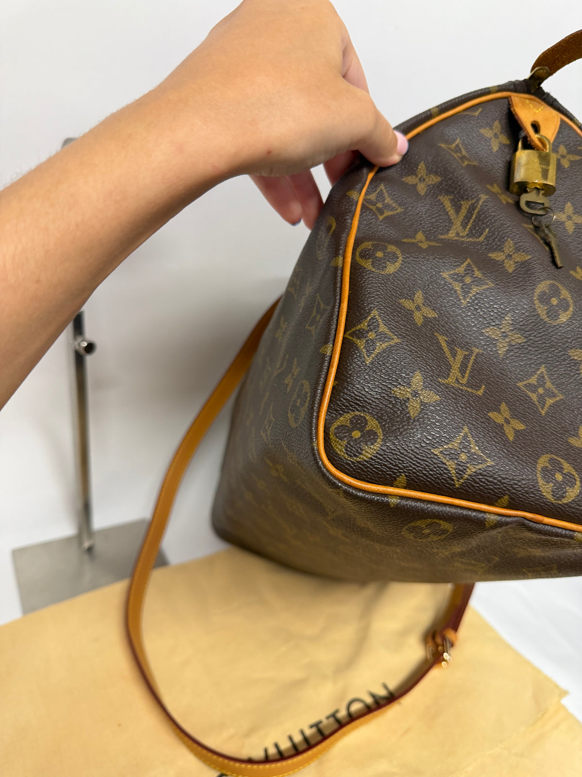 Louis Vuitton Speedy 35 Monogram MB0052