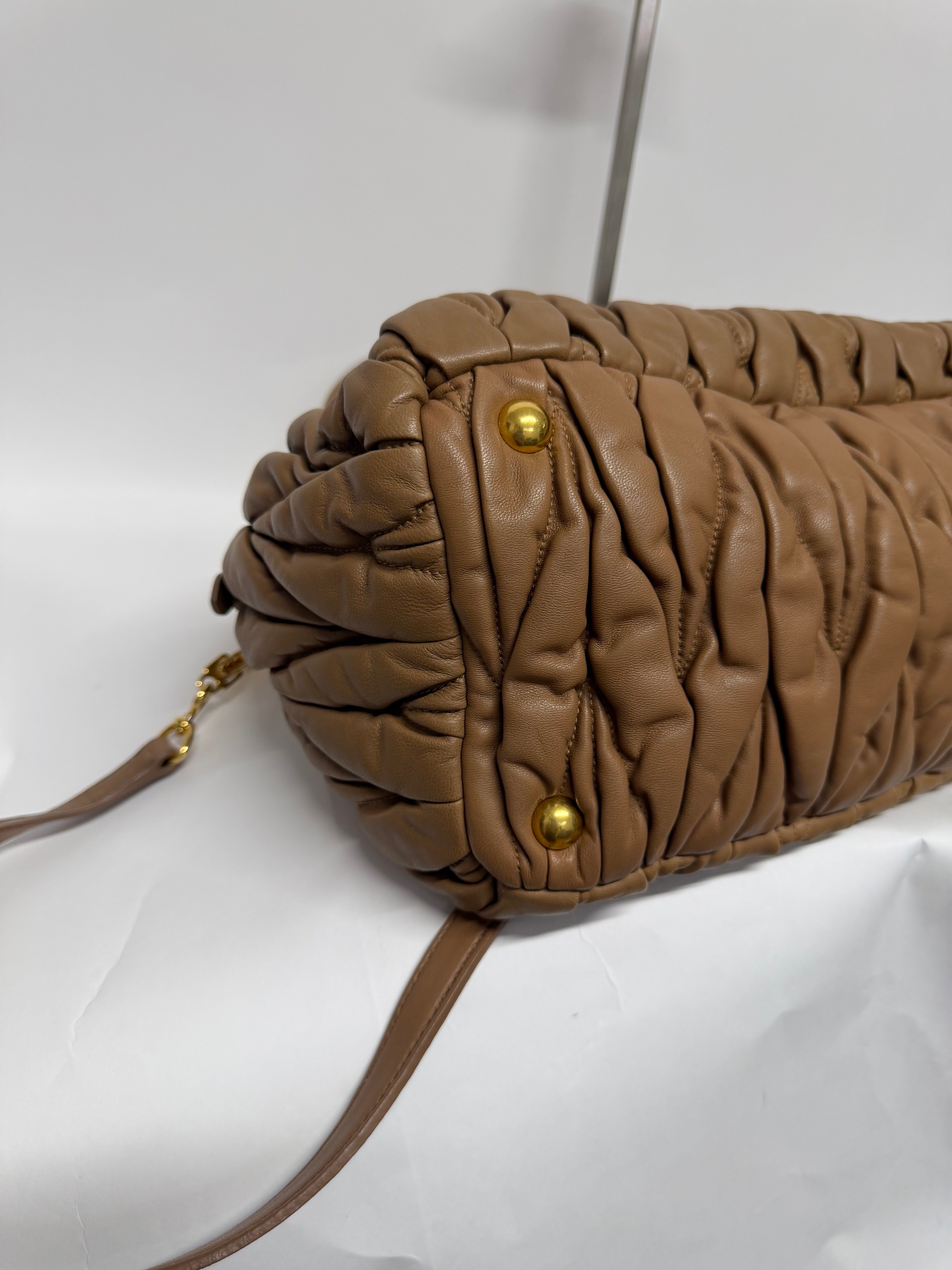 Miu Miu Matelasse 2way Shoulder Bag Marrón