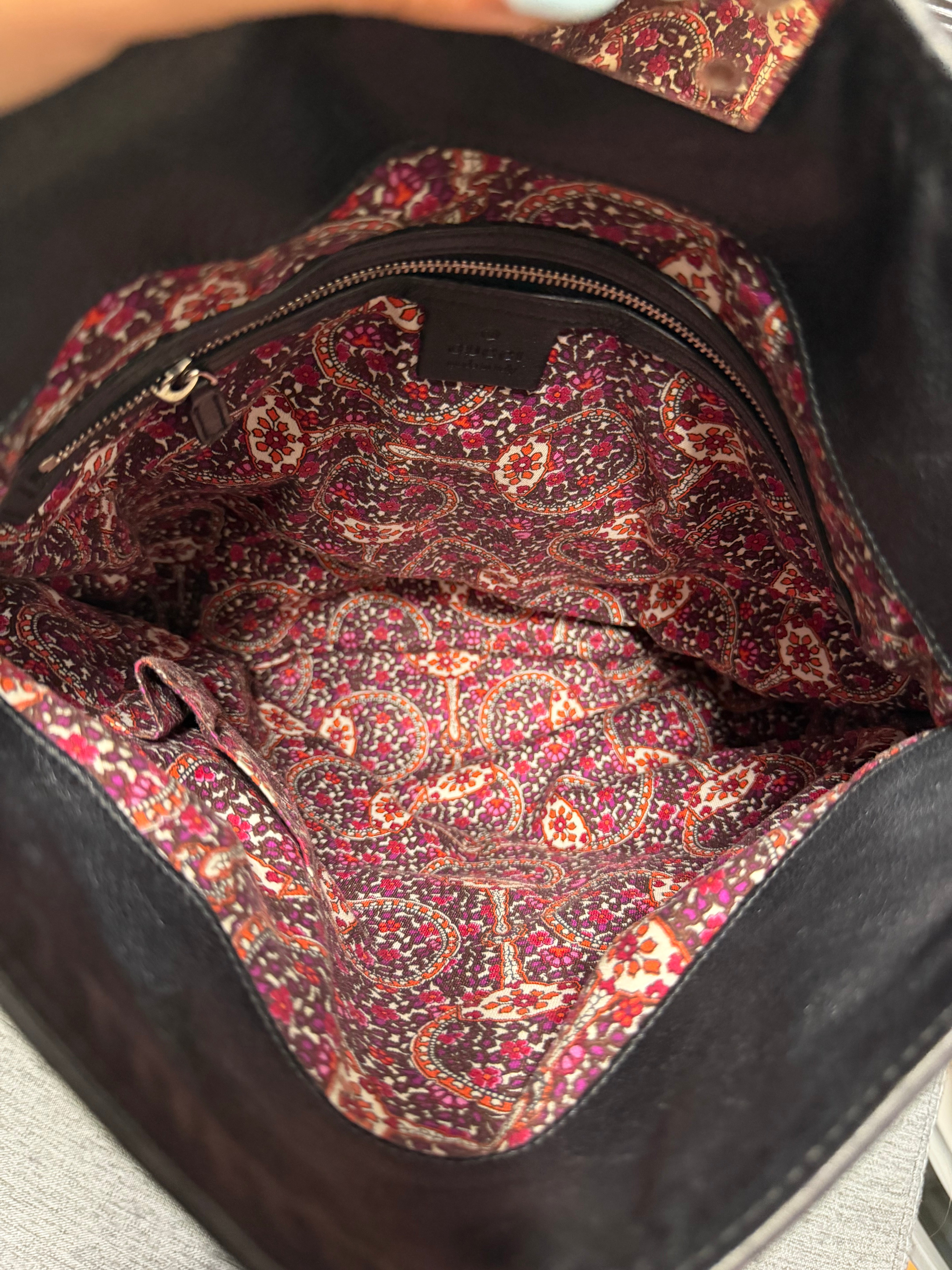 Gucci Indy Hobo Grande Piel Negra con Bambú