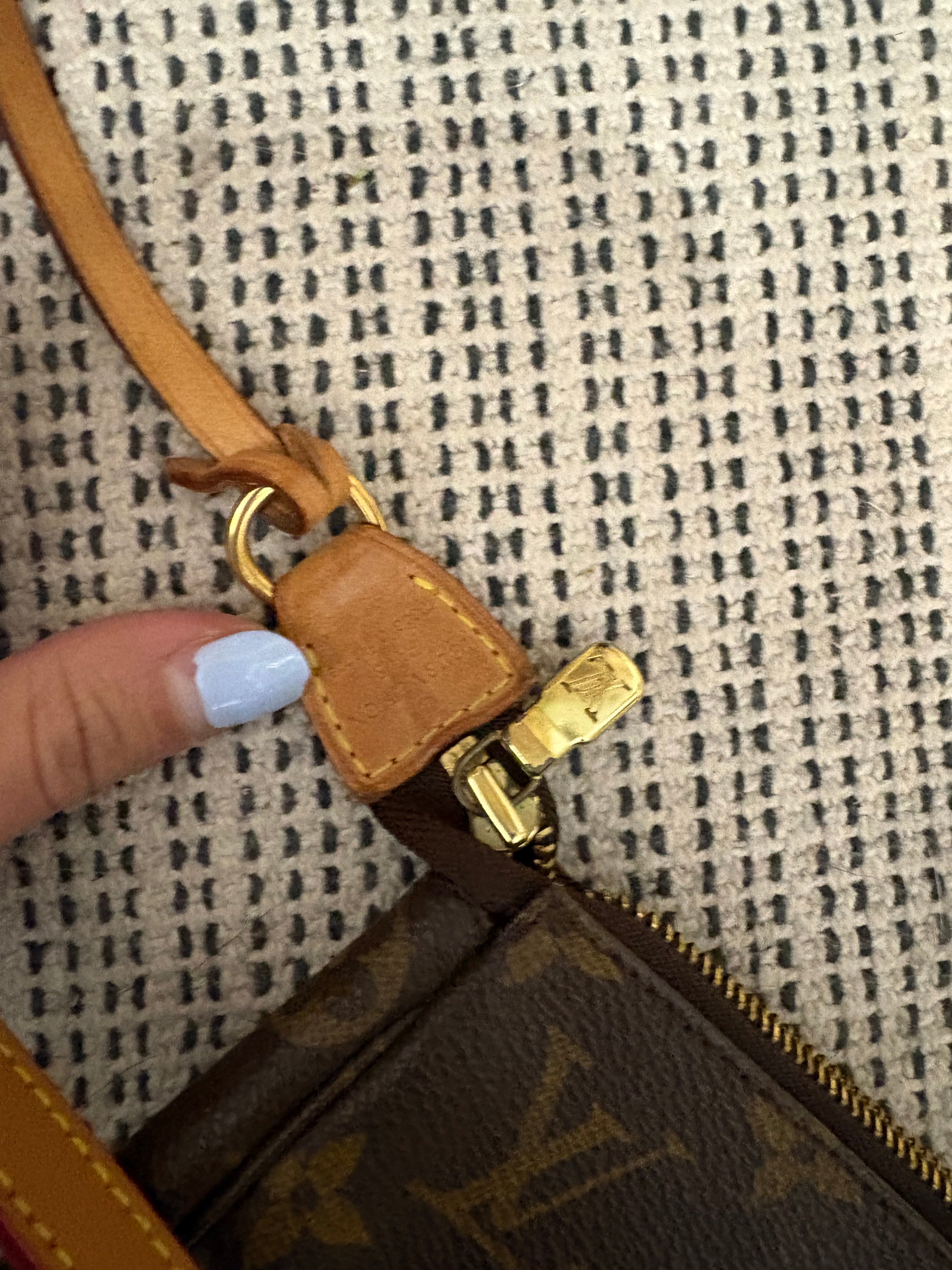 Louis Vuitton Pochette Accessoires monogram con 2 bandoleras extra