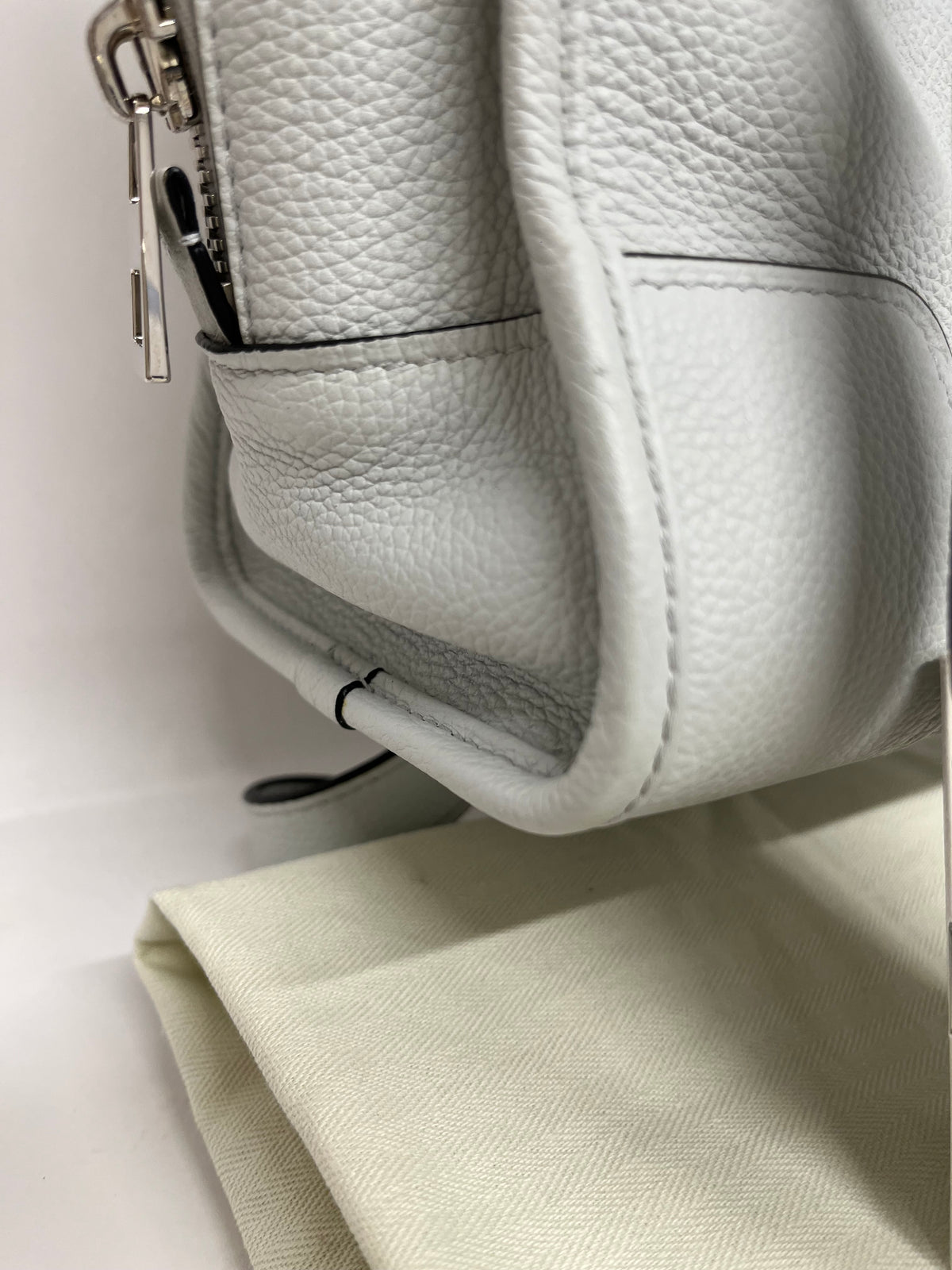 Loewe Amazona 28 Piel Blanca con Bandolera
