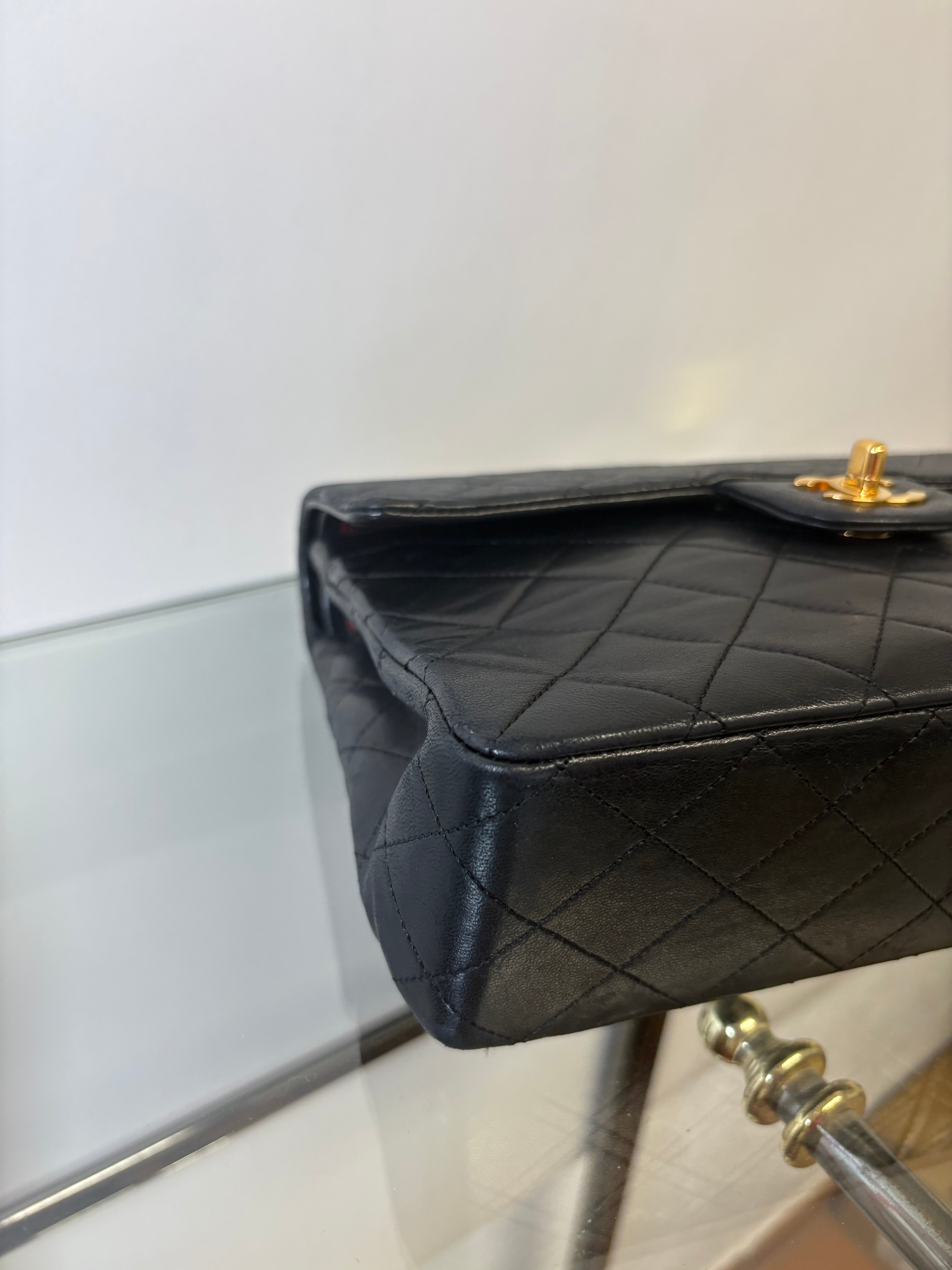 Chanel timeless 25 double flap matelassé negro – serie 1