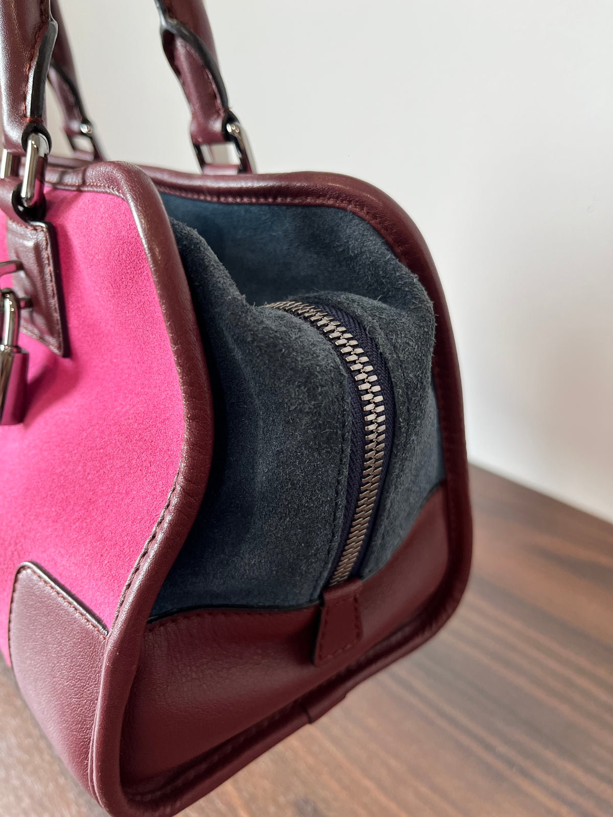 Loewe Amazona 28 Tricolor Ante Fucsia, Azul y Piel Burdeos