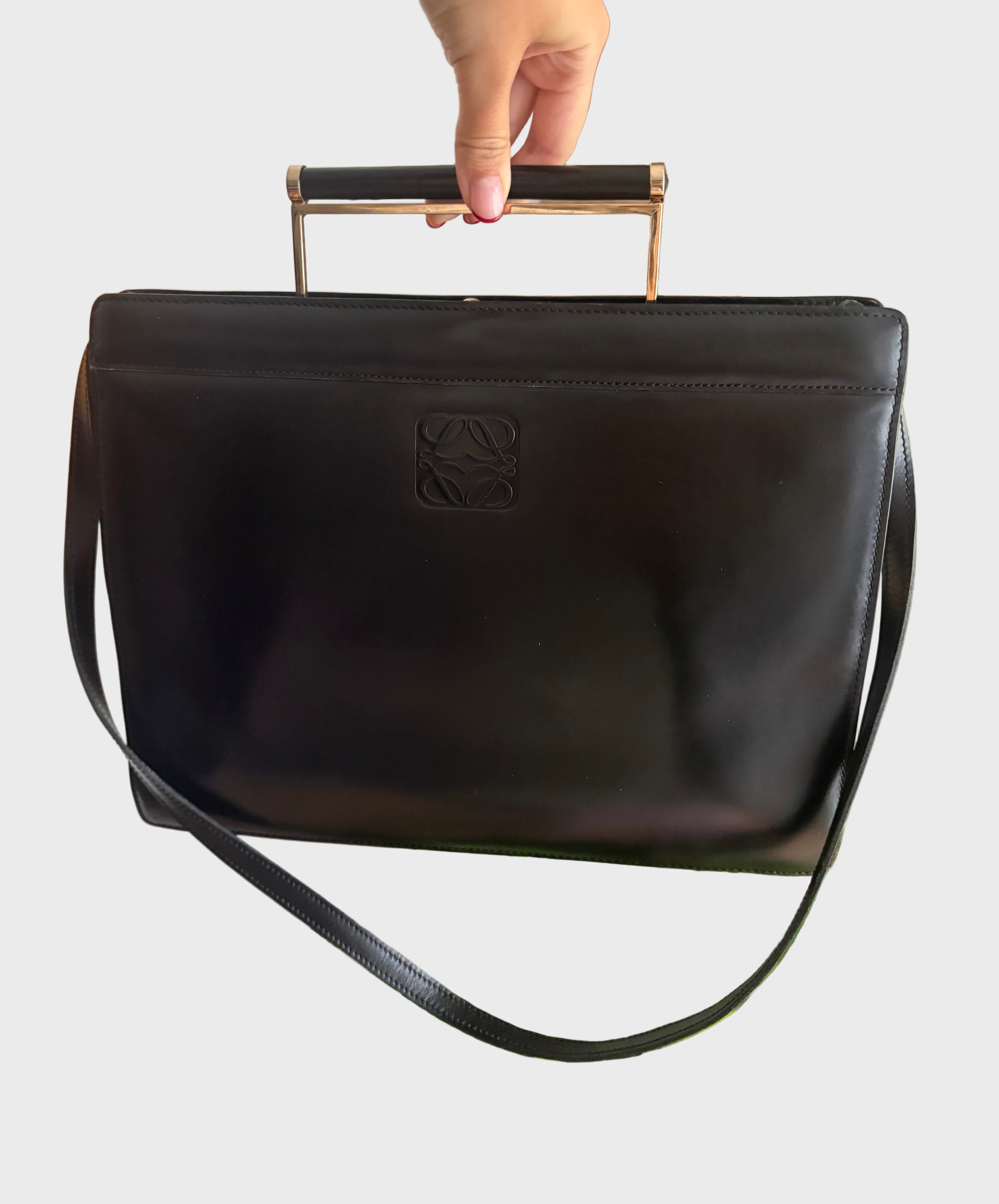 LOEWE Vintage Anagram Frame Bag en piel negra