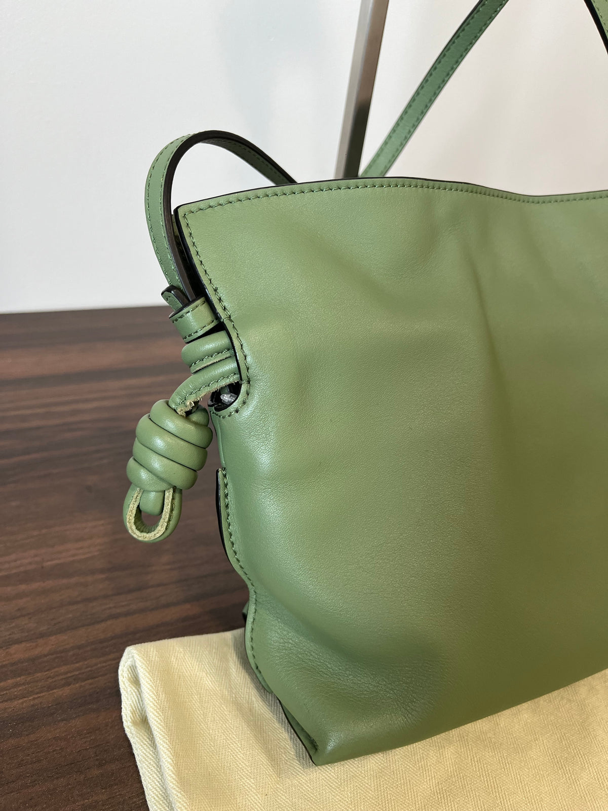 Loewe Flamenco Knot Clutch Mini Piel Nappa Verde Claro